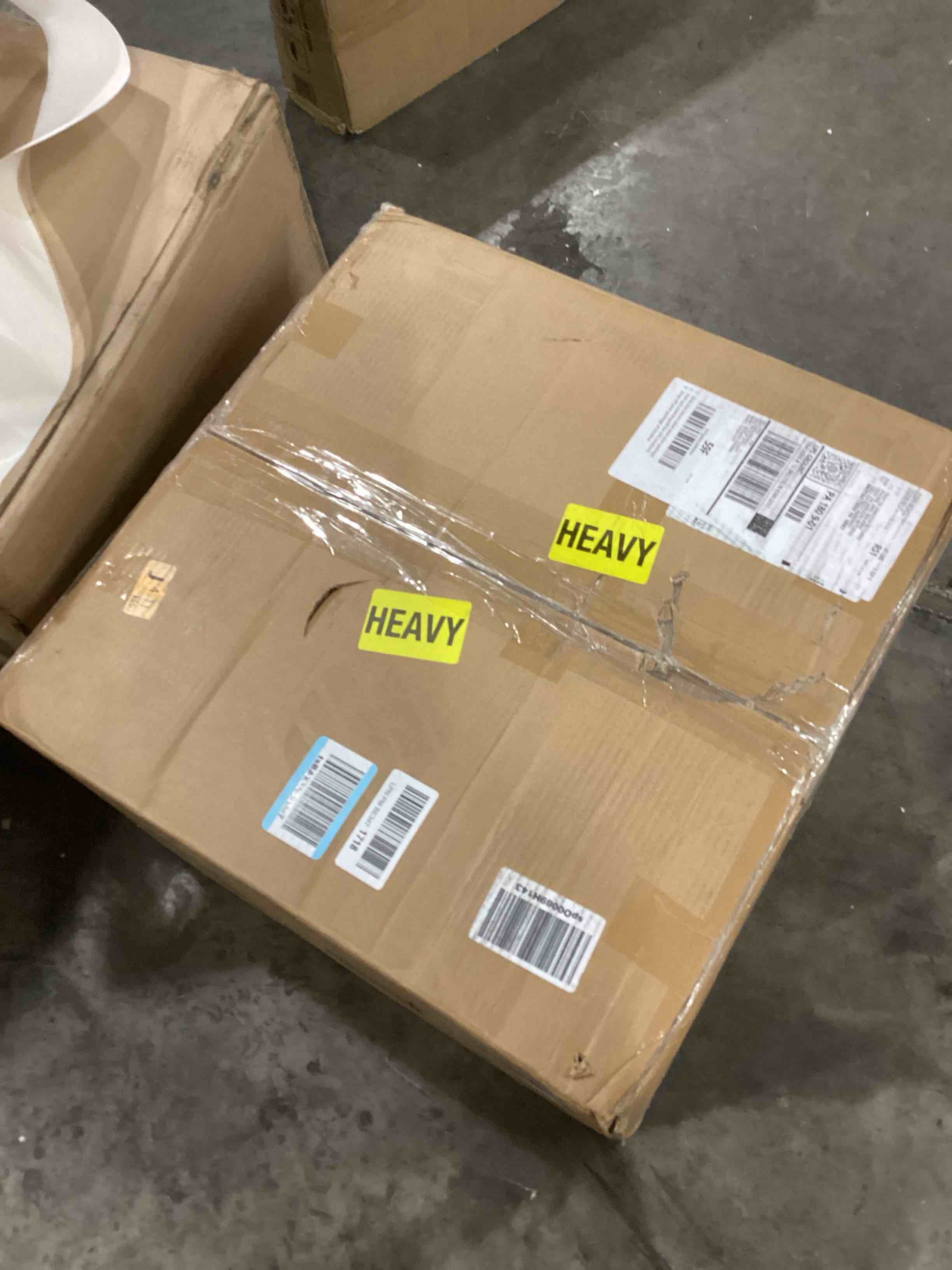 https://s3.amazonaws.com/lotting-images-prod/bidfta/RED6824919_1730395621163.jpeg