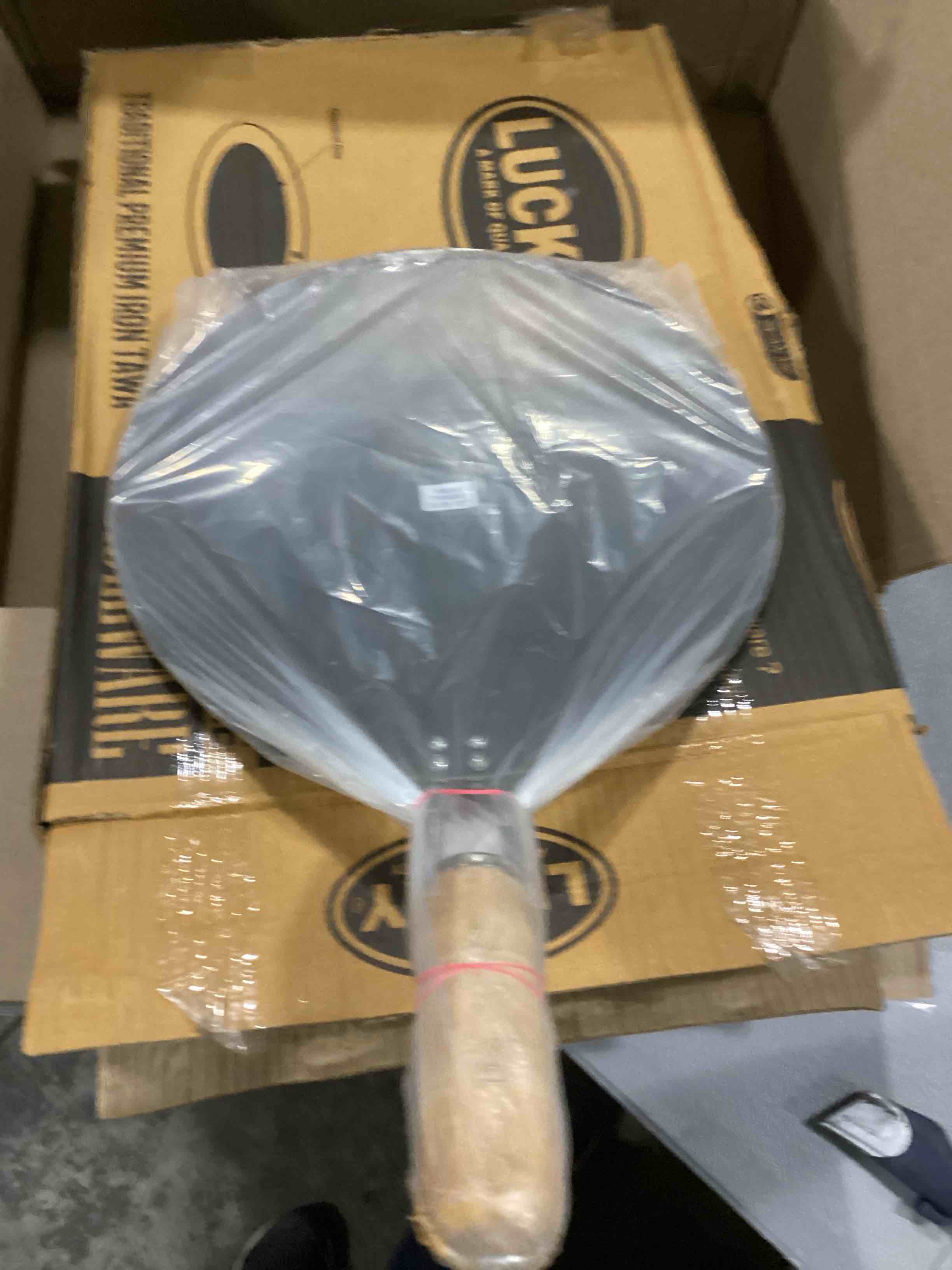 https://s3.amazonaws.com/lotting-images-prod/bidfta/RED6824923_1730396600376.jpeg