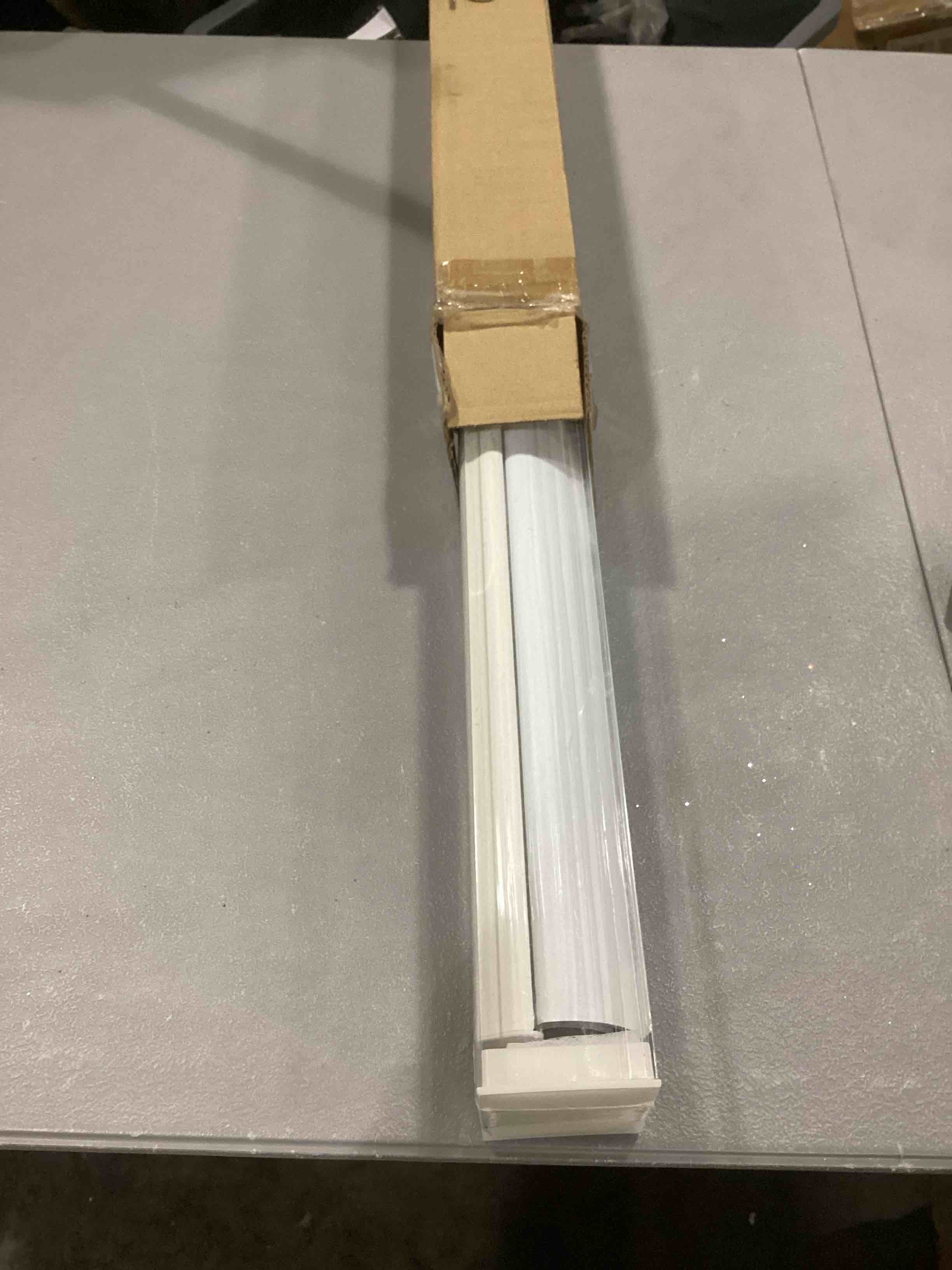 https://s3.amazonaws.com/lotting-images-prod/bidfta/RED6824975_1730460113857.jpeg