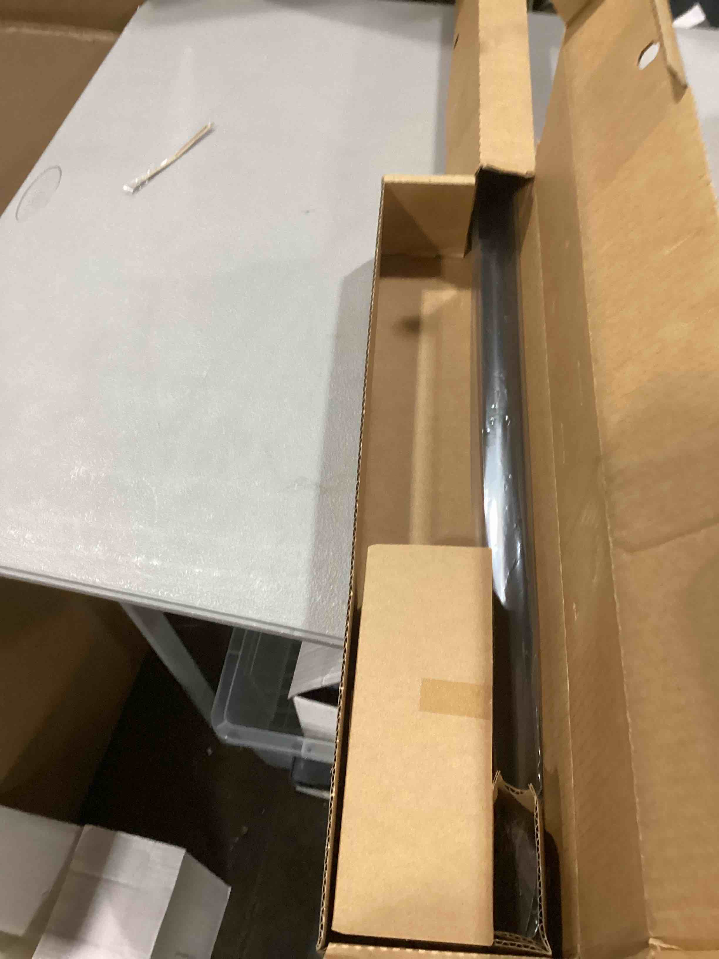 https://s3.amazonaws.com/lotting-images-prod/bidfta/RED6825143_1730557895695.jpeg