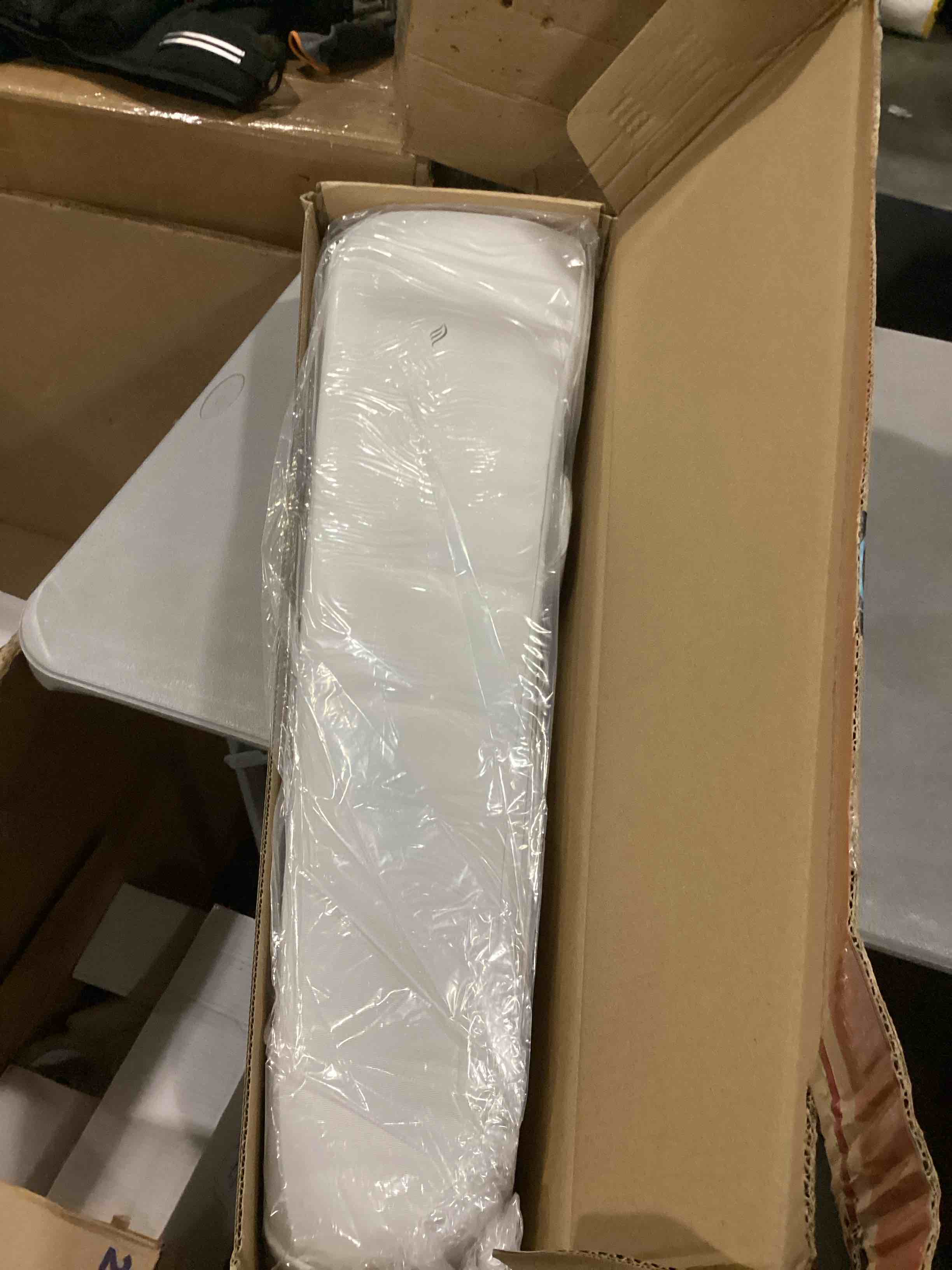 https://s3.amazonaws.com/lotting-images-prod/bidfta/RED6825163_1730559719883.jpeg