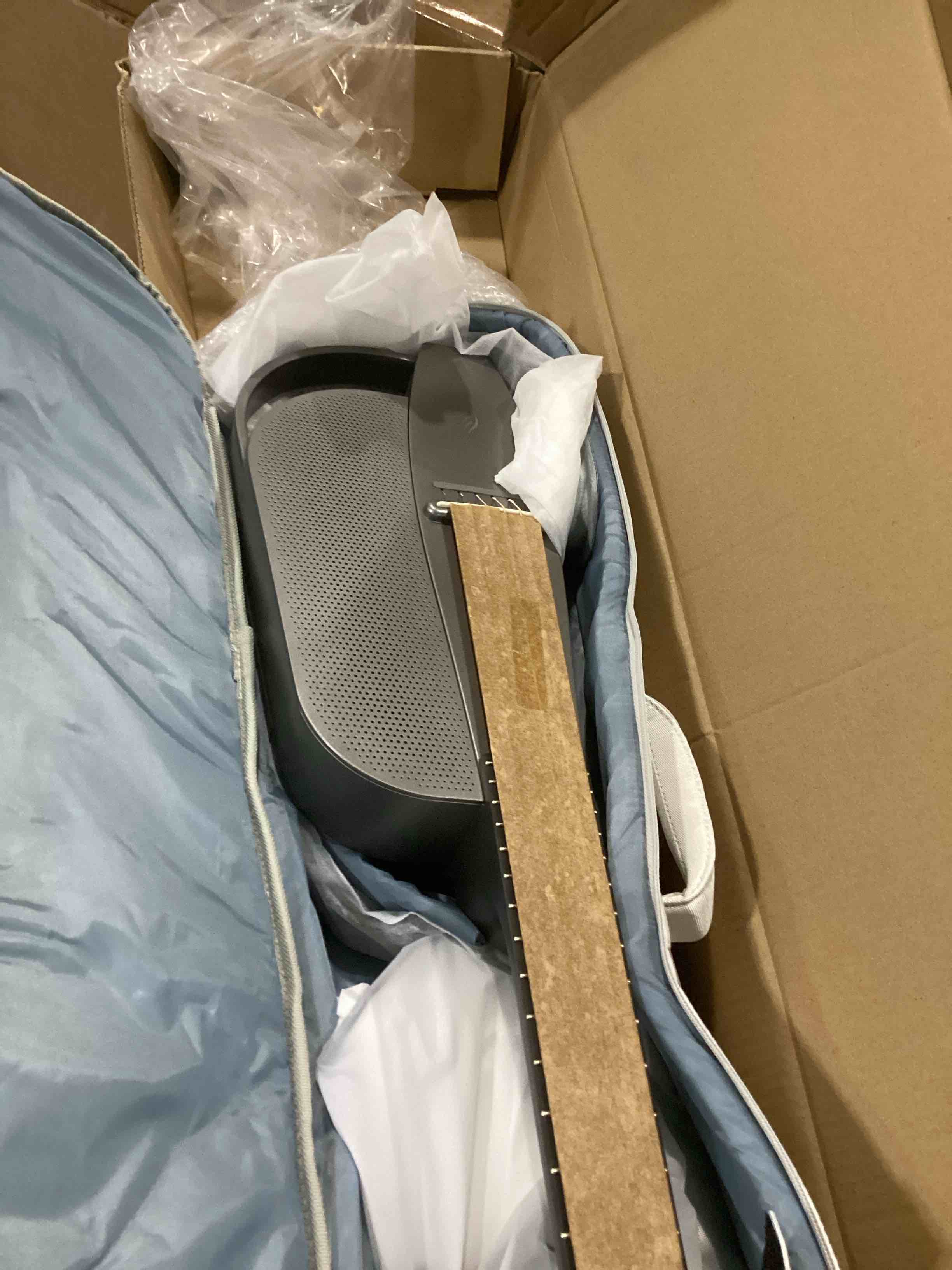 https://s3.amazonaws.com/lotting-images-prod/bidfta/RED6825163_1730559785844.jpeg