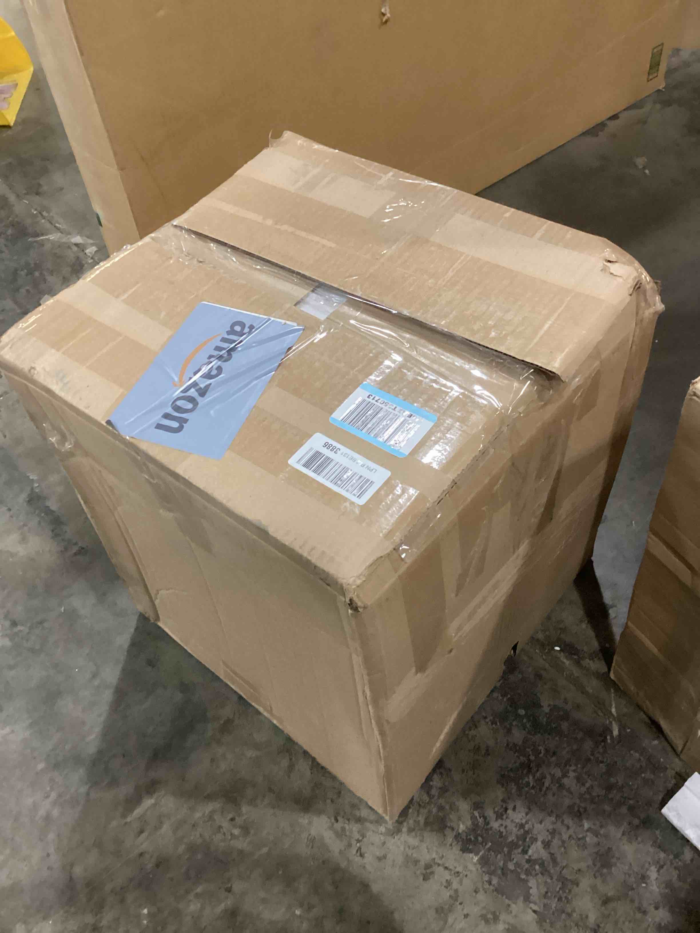 https://s3.amazonaws.com/lotting-images-prod/bidfta/RED6825201_1730567245776.jpeg
