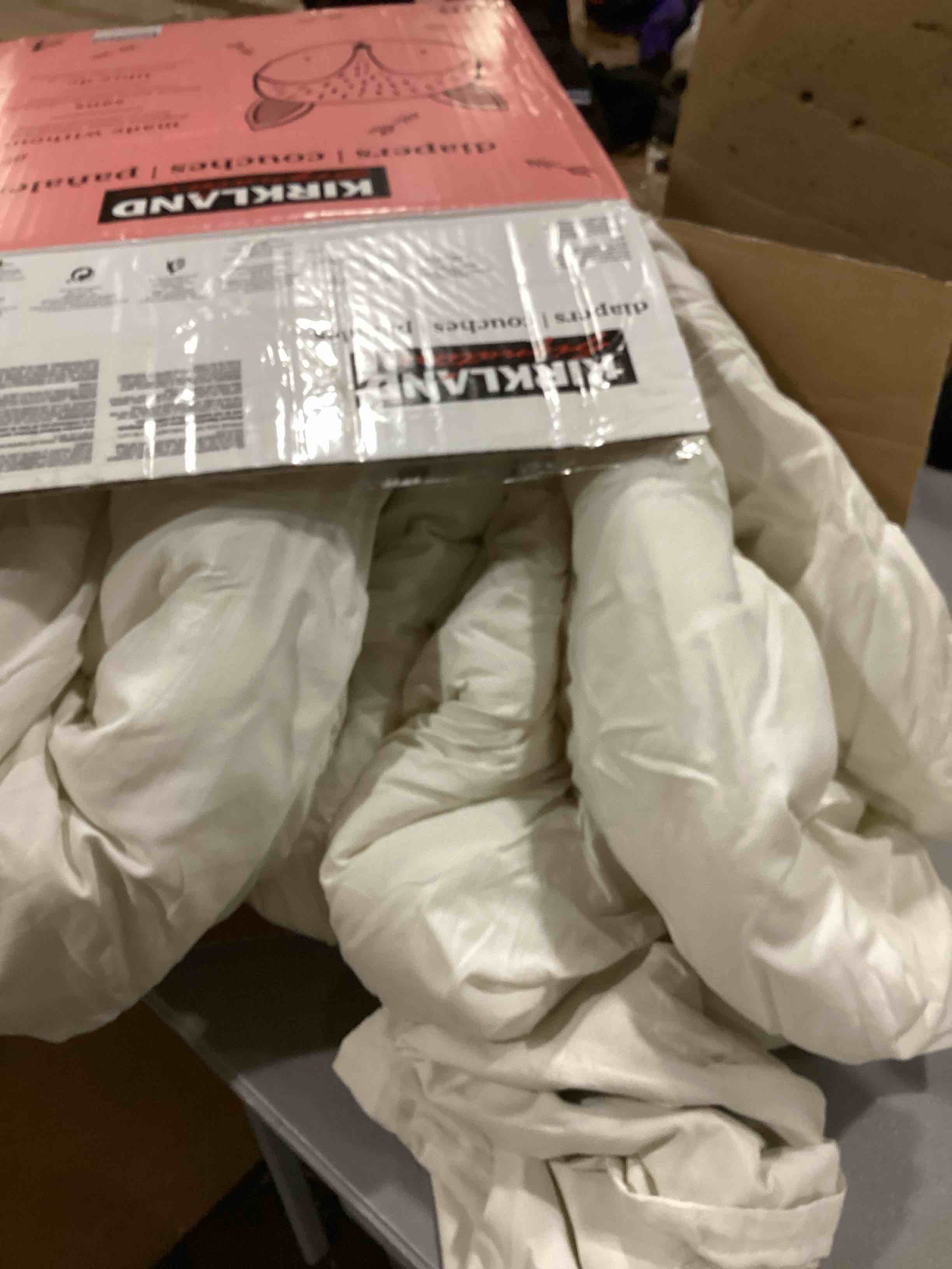 https://s3.amazonaws.com/lotting-images-prod/bidfta/RED6825366_1730743115754.jpeg
