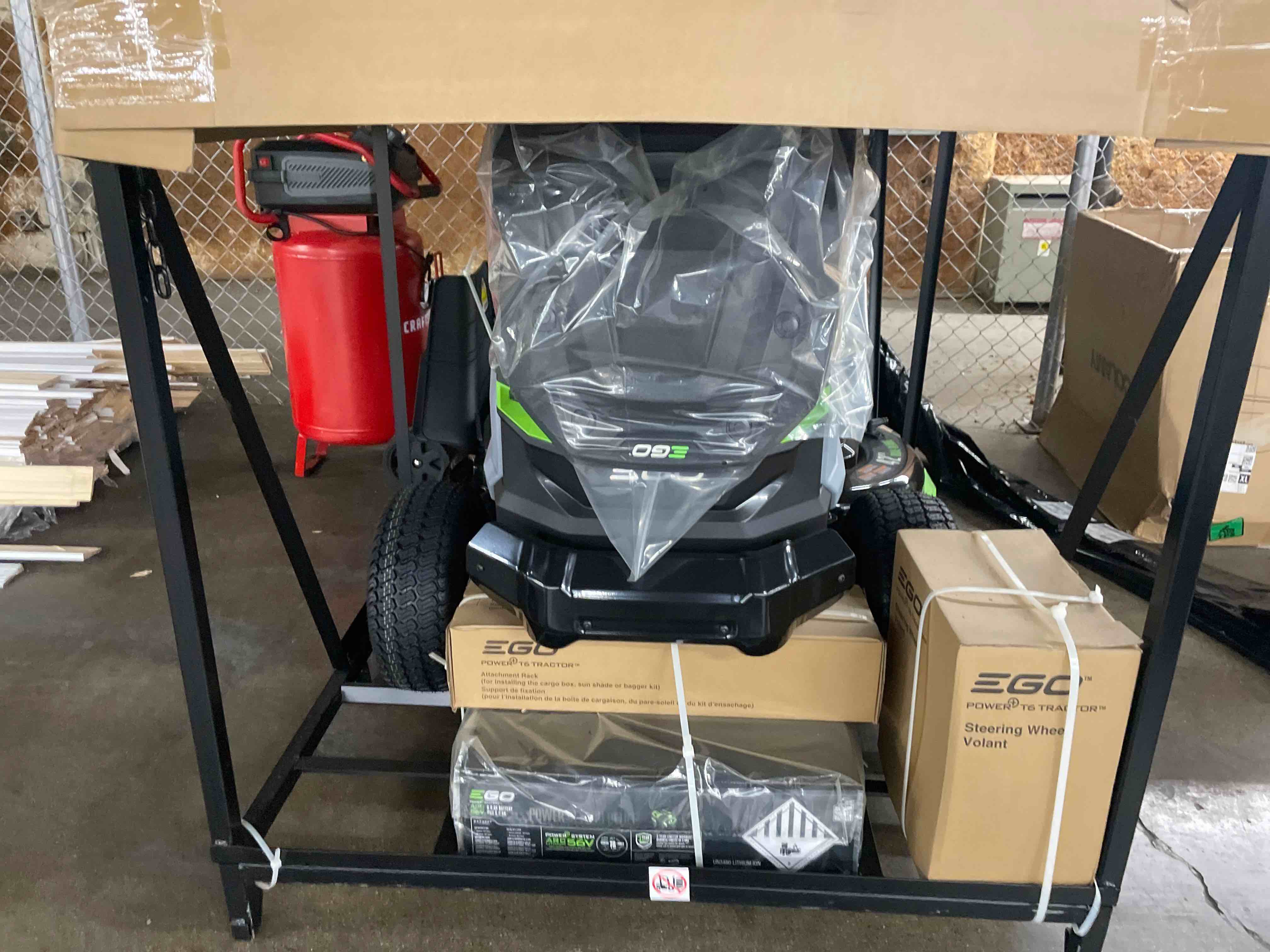 https://s3.amazonaws.com/lotting-images-prod/bidfta/RED6827983_1755519818648.jpeg