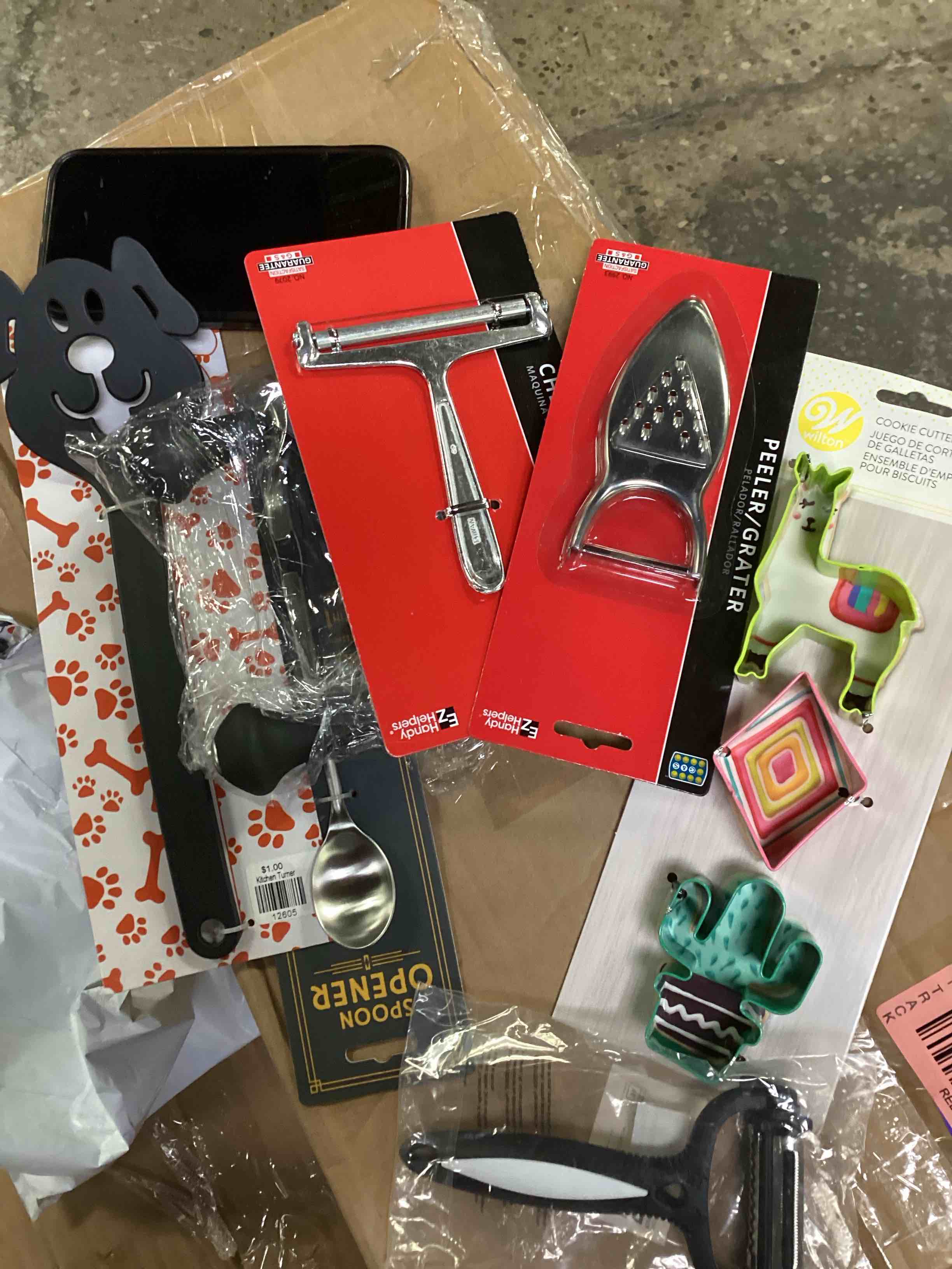 ASSORTED BAG OF KITCHEN ITEM 