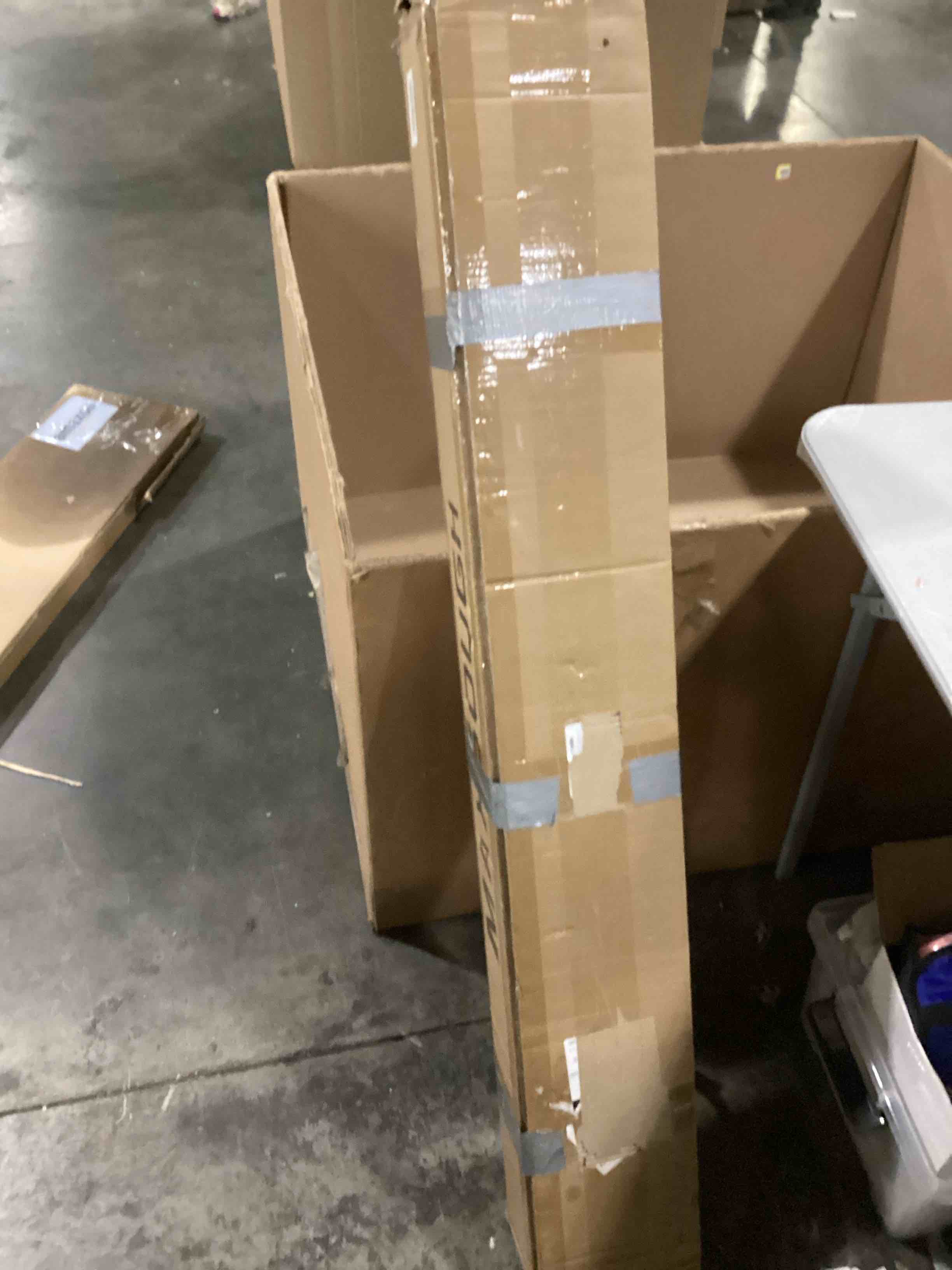 https://s3.amazonaws.com/lotting-images-prod/bidfta/RED6828607_1730837788182.jpeg