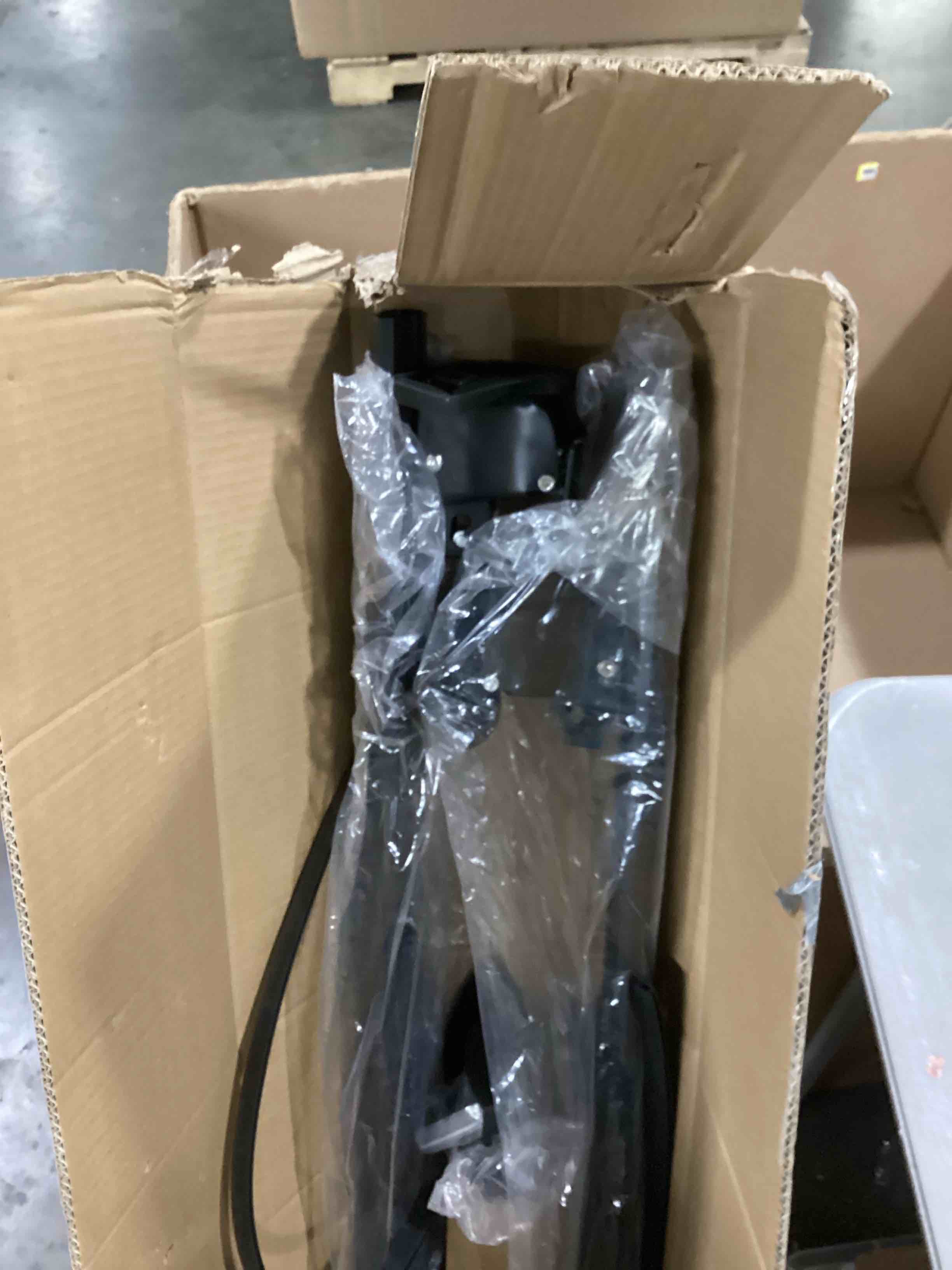 https://s3.amazonaws.com/lotting-images-prod/bidfta/RED6828607_1730837827590.jpeg