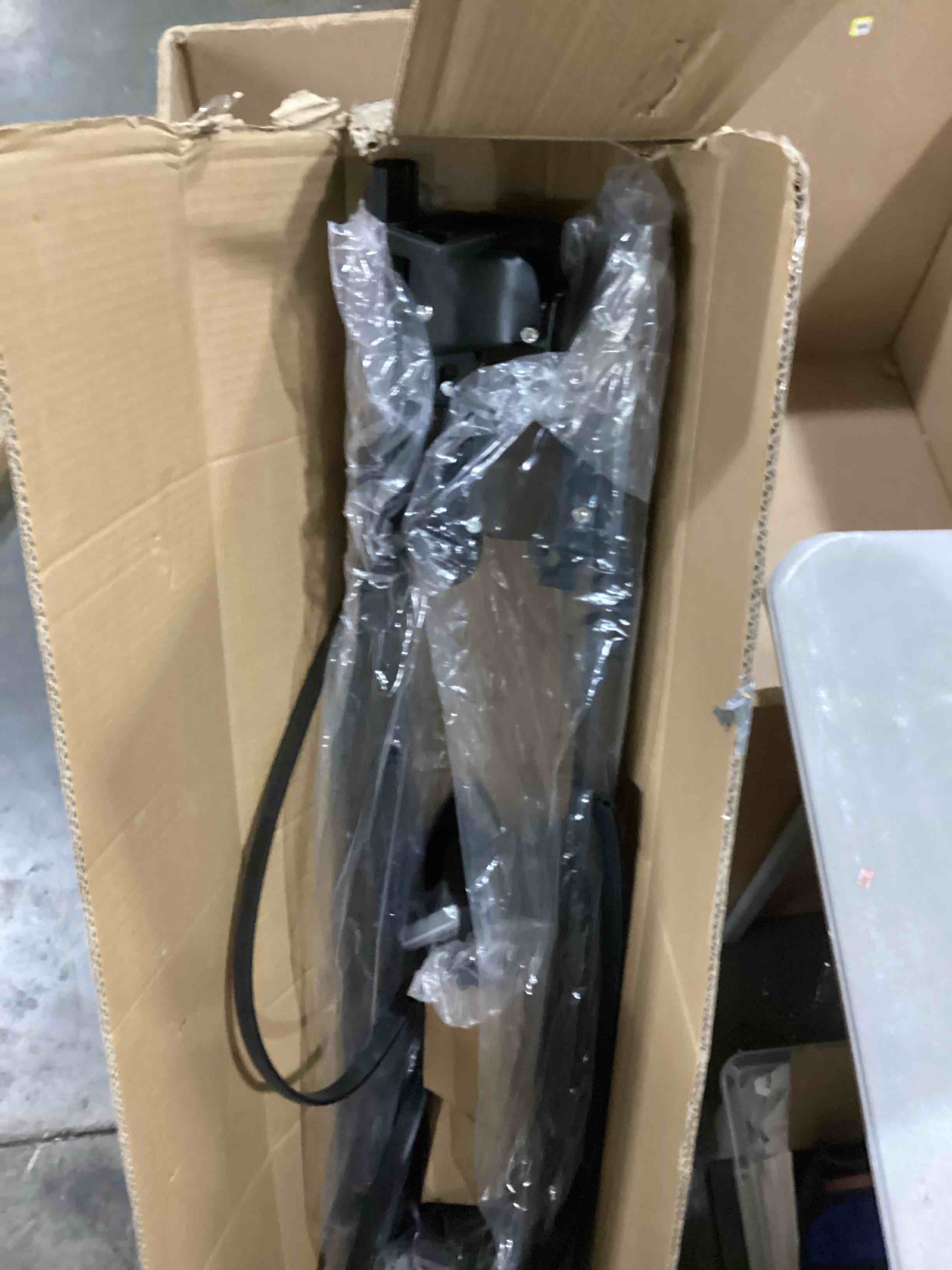 https://s3.amazonaws.com/lotting-images-prod/bidfta/RED6828607_1730837829980.jpeg