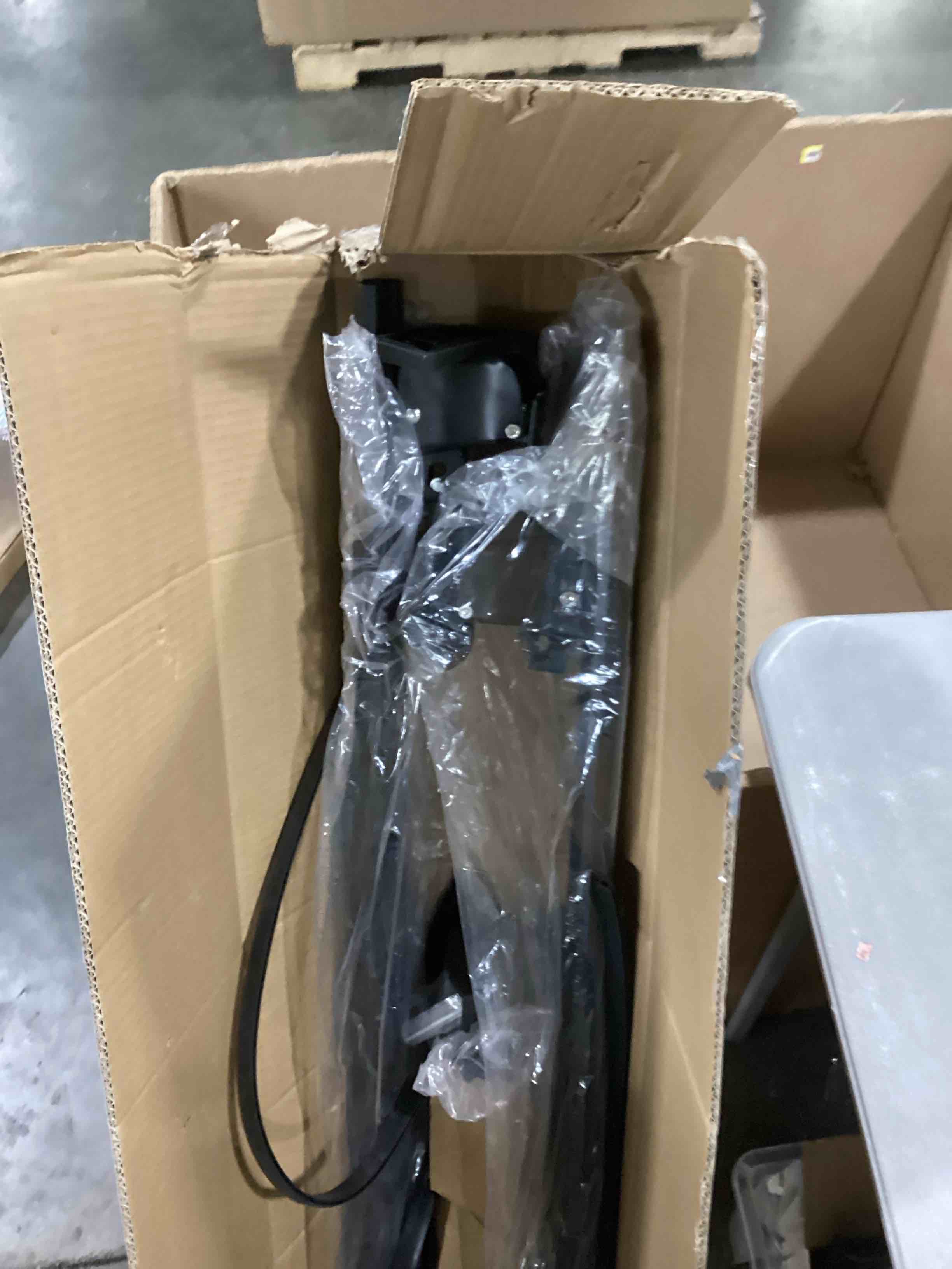 https://s3.amazonaws.com/lotting-images-prod/bidfta/RED6828607_1730837831021.jpeg