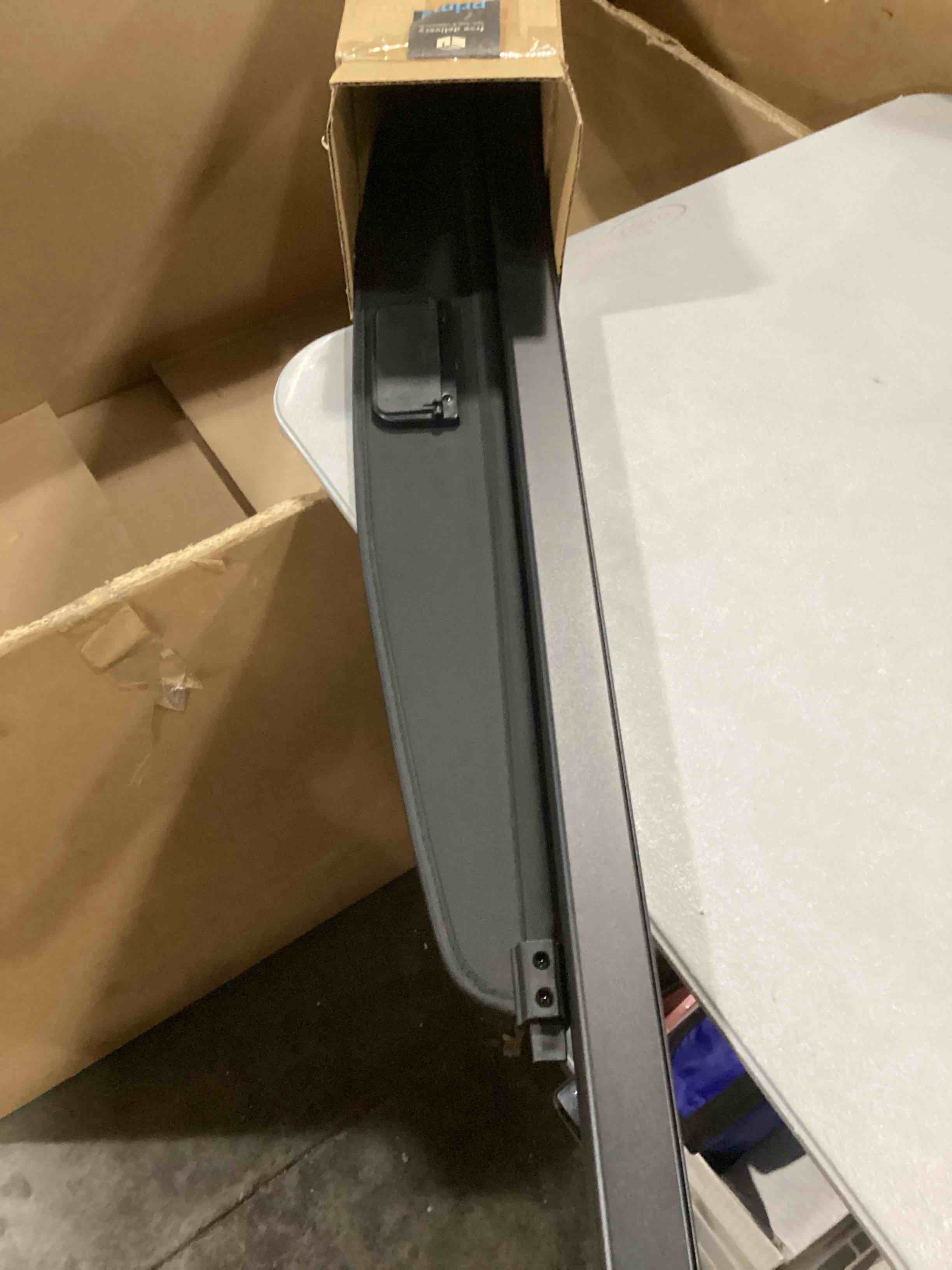 https://s3.amazonaws.com/lotting-images-prod/bidfta/RED6828608_1730838017303.jpeg