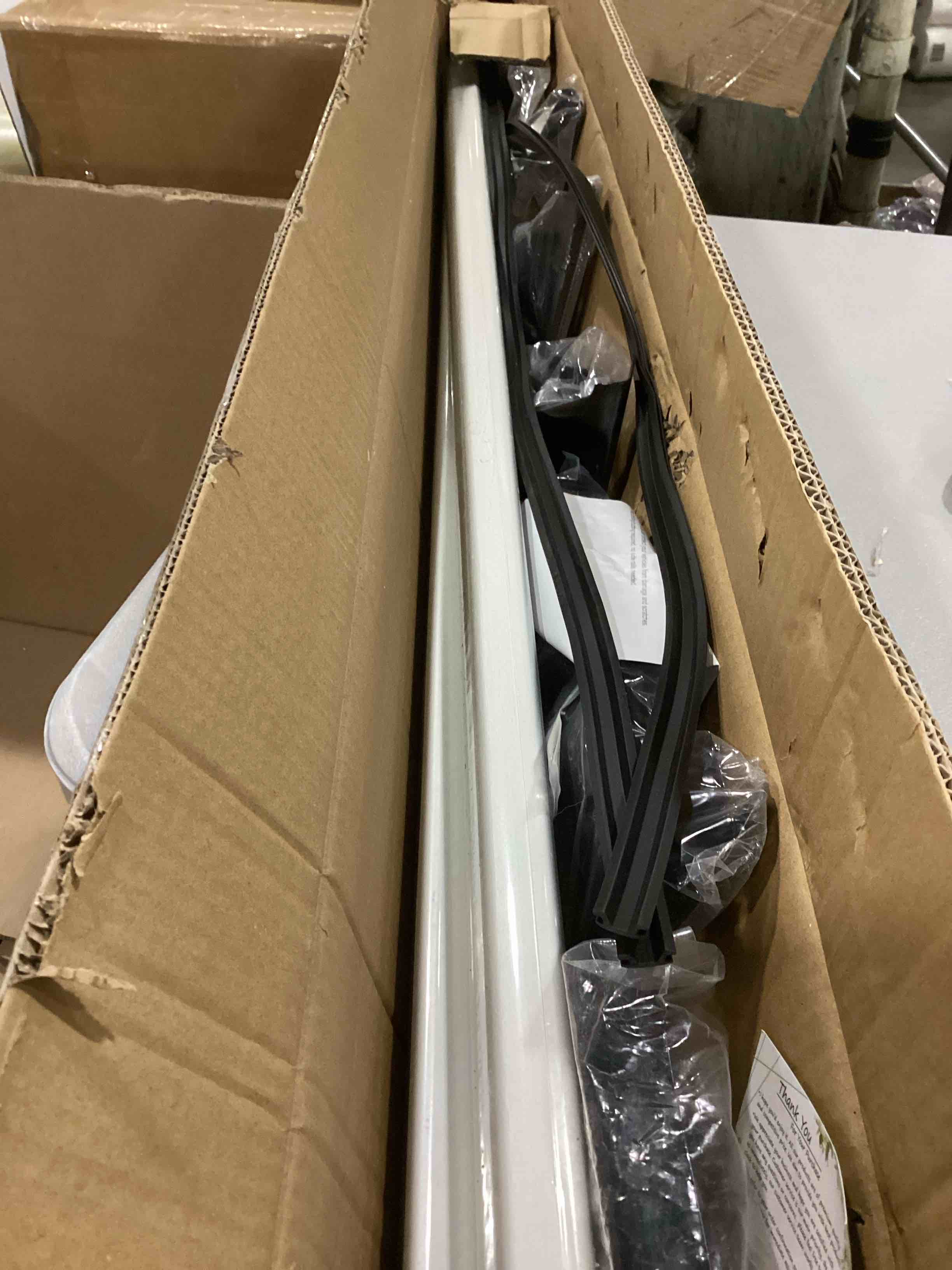 https://s3.amazonaws.com/lotting-images-prod/bidfta/RED6828668_1730906497176.jpeg