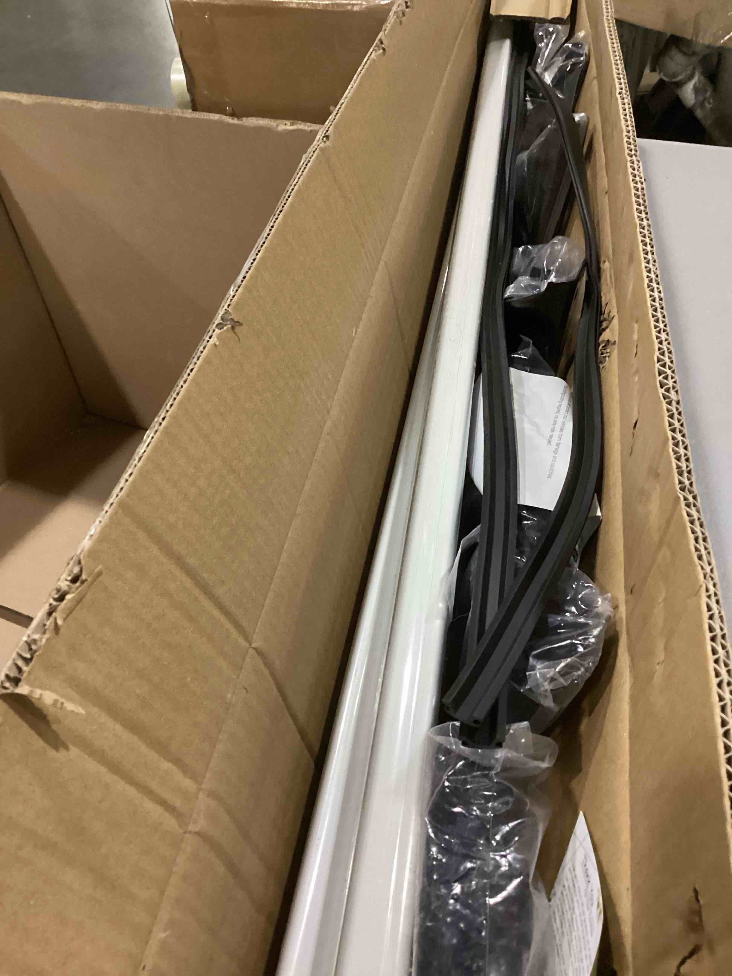 https://s3.amazonaws.com/lotting-images-prod/bidfta/RED6828668_1730906499536.jpeg