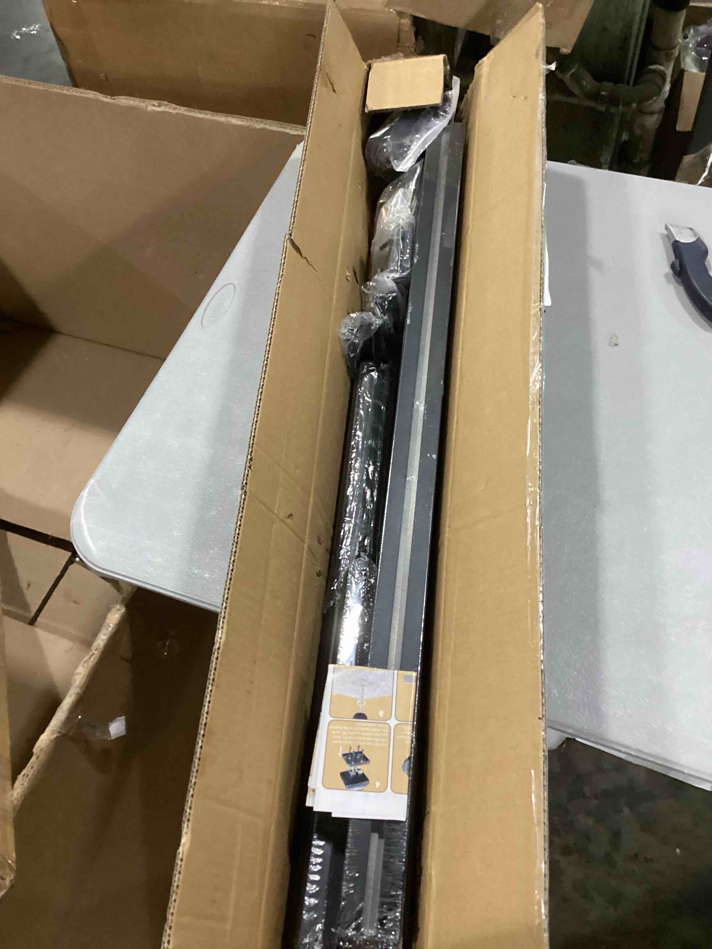 https://s3.amazonaws.com/lotting-images-prod/bidfta/RED6828669_1730906608056.jpeg