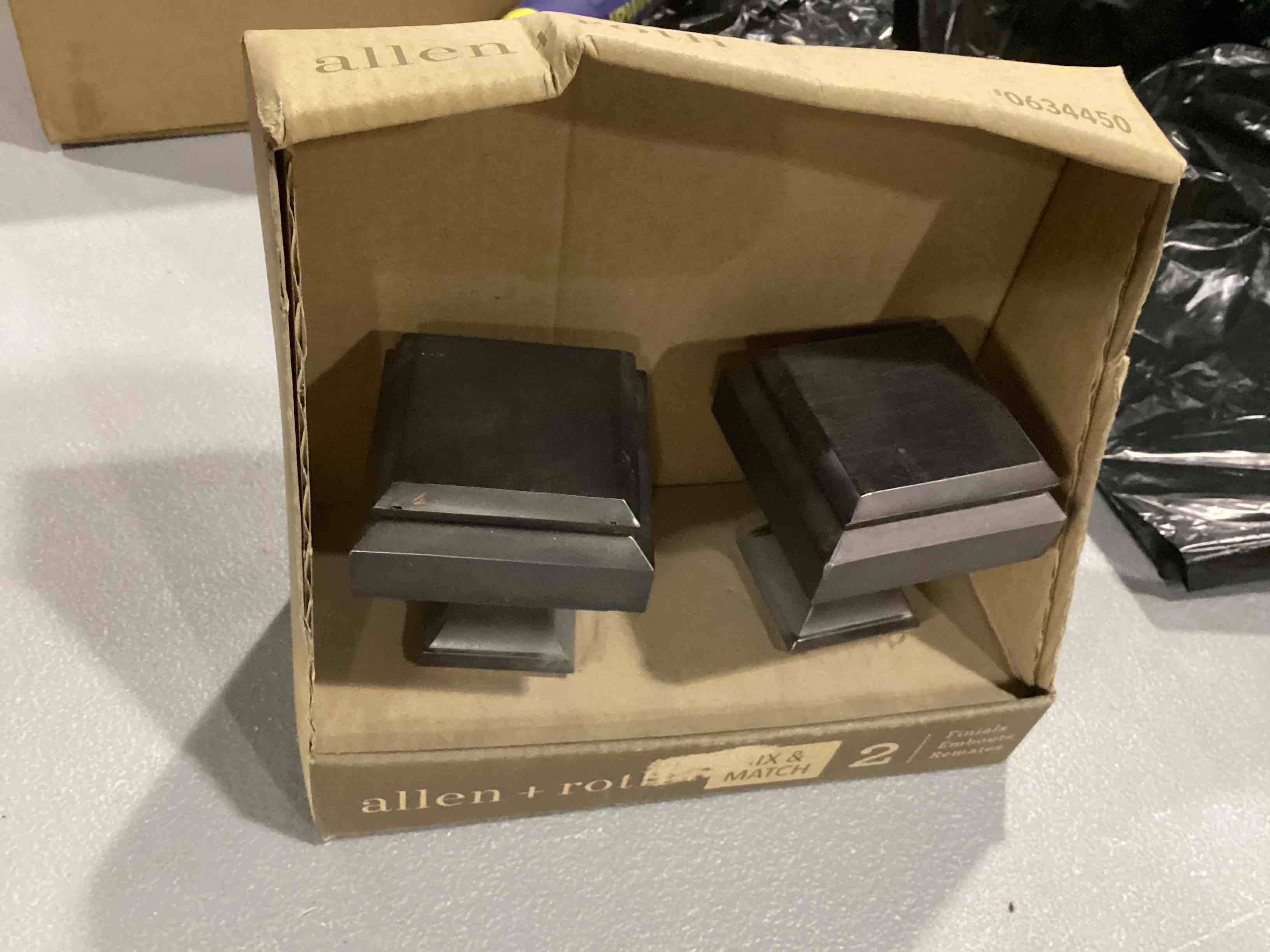 https://s3.amazonaws.com/lotting-images-prod/bidfta/RED6828838_1730984220982.jpeg