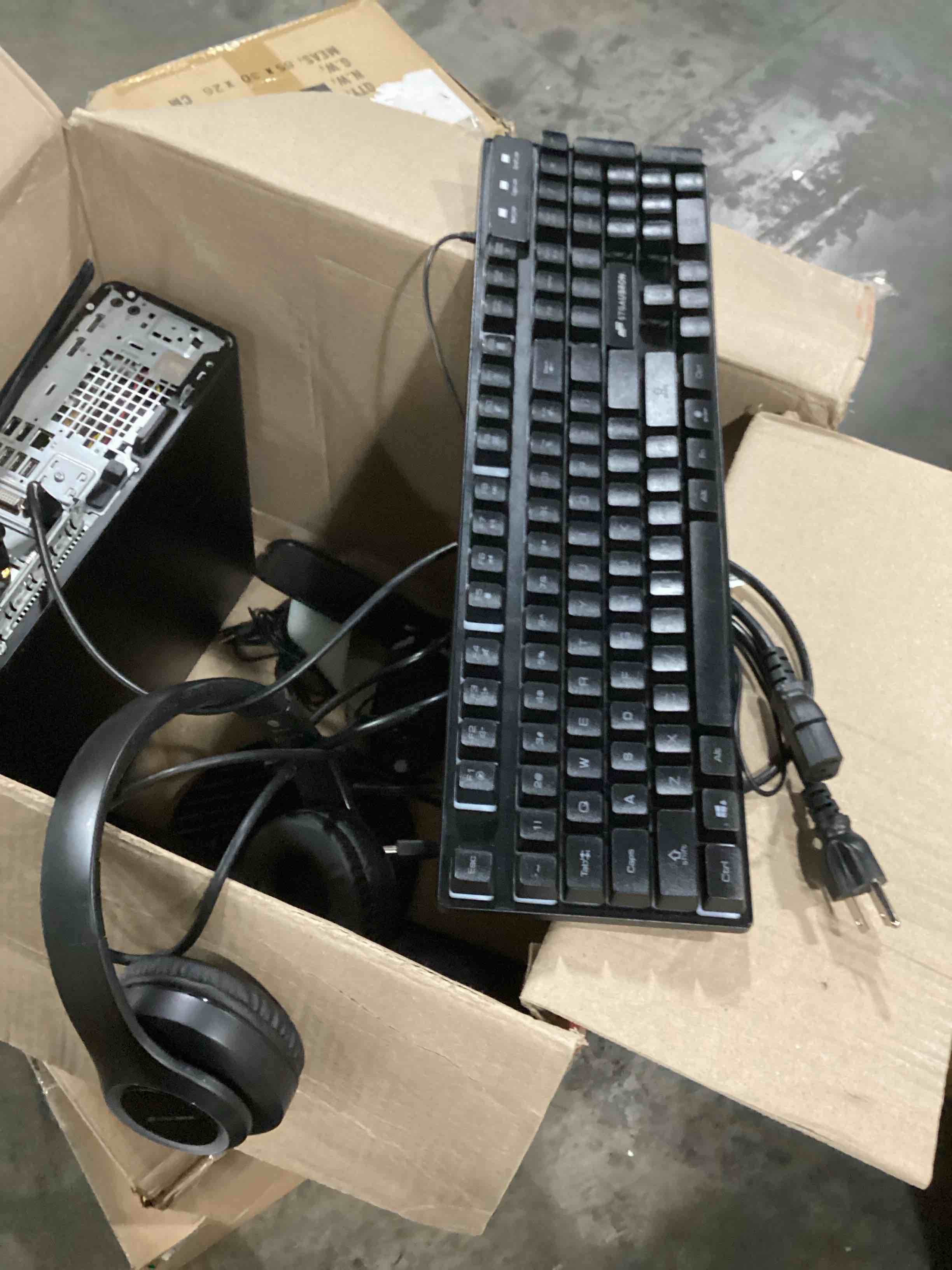 https://s3.amazonaws.com/lotting-images-prod/bidfta/RED6829487_1731507347232.jpeg