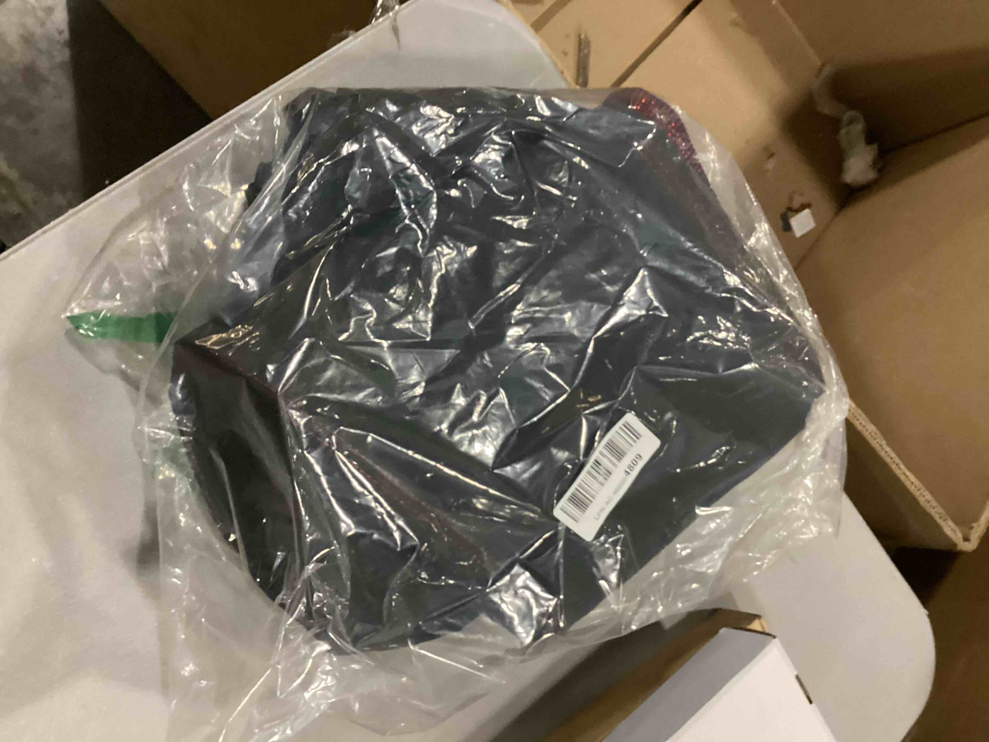 https://s3.amazonaws.com/lotting-images-prod/bidfta/RED6829835_1731685339226.jpeg
