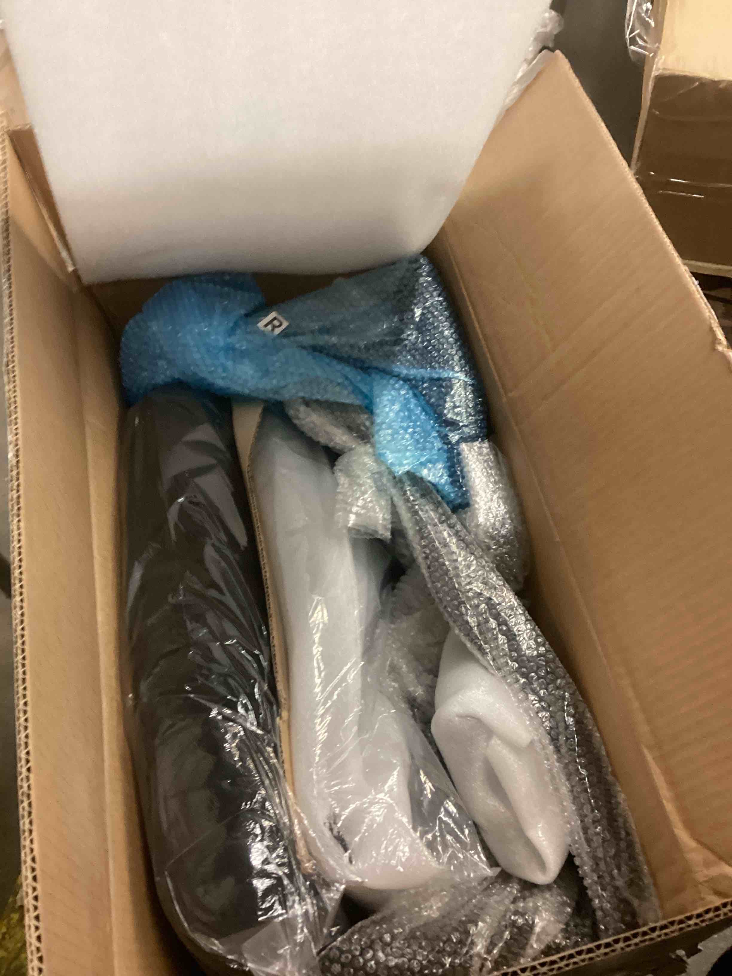 https://s3.amazonaws.com/lotting-images-prod/bidfta/RED6830050_1730321849703.jpeg