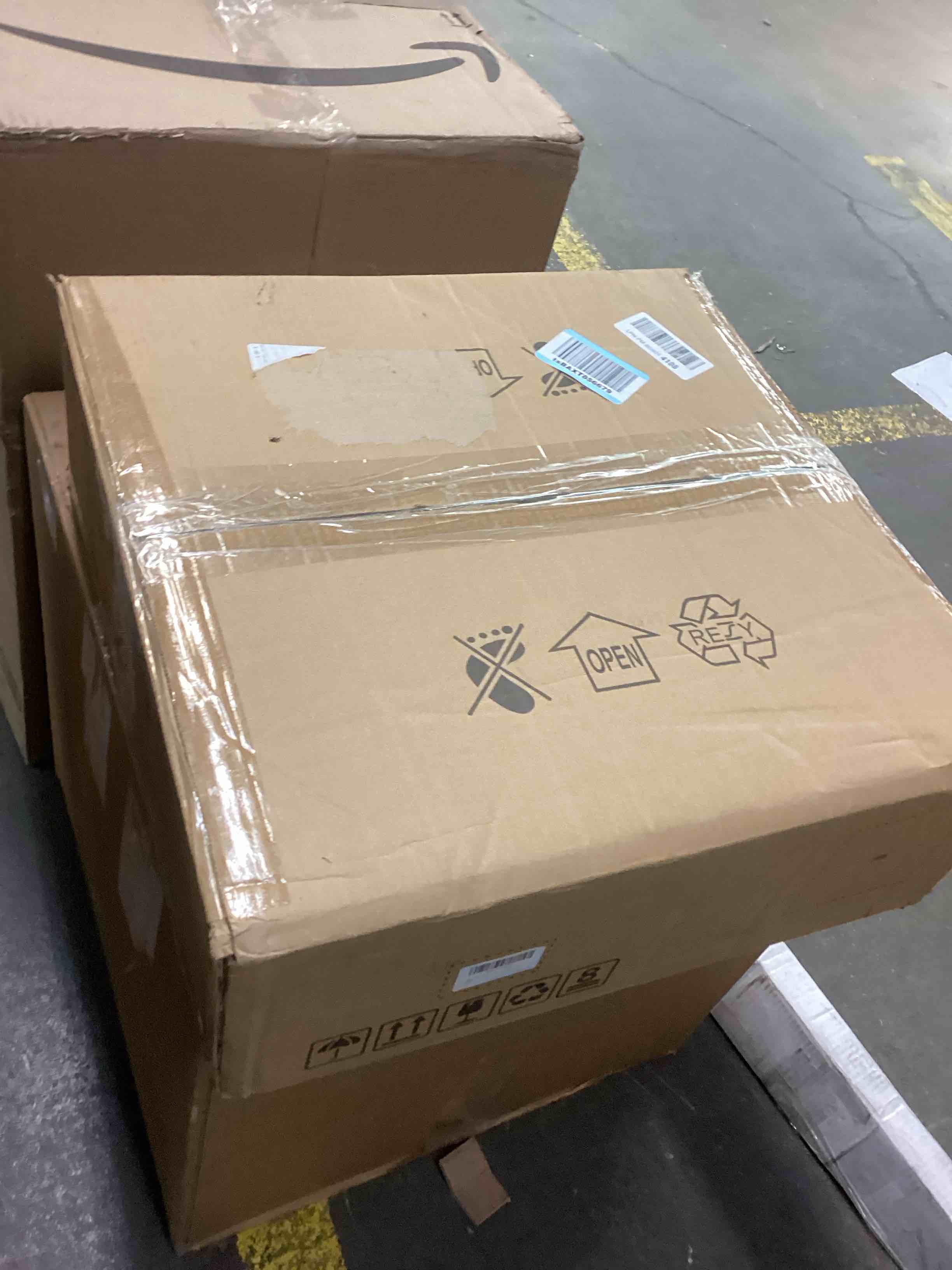 https://s3.amazonaws.com/lotting-images-prod/bidfta/RED6830065_1730390002555.jpeg