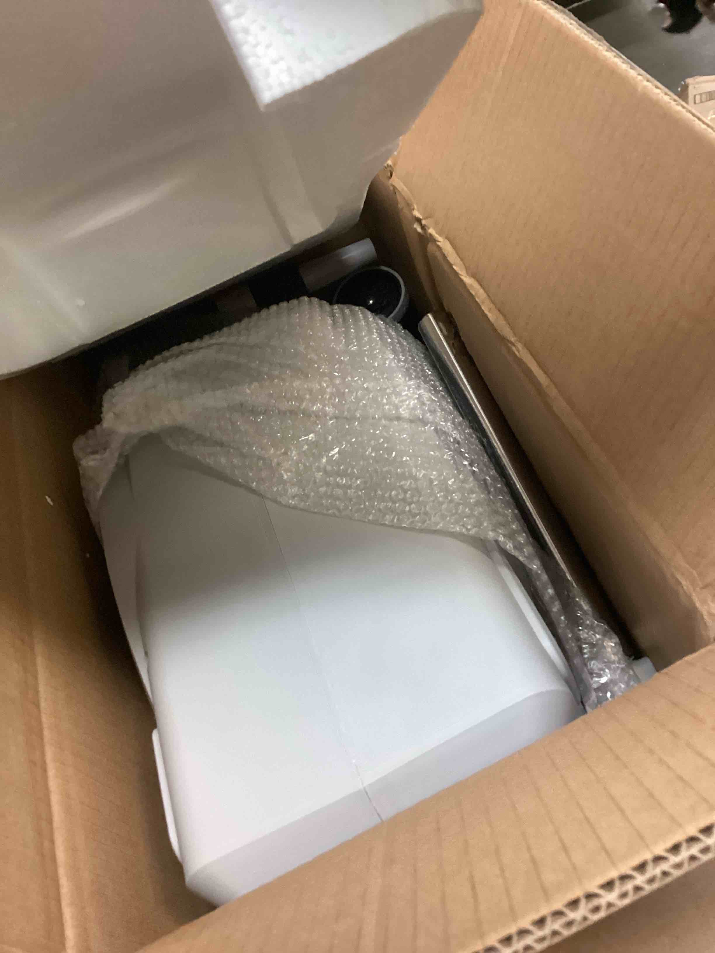 https://s3.amazonaws.com/lotting-images-prod/bidfta/RED6830070_1730391697920.jpeg