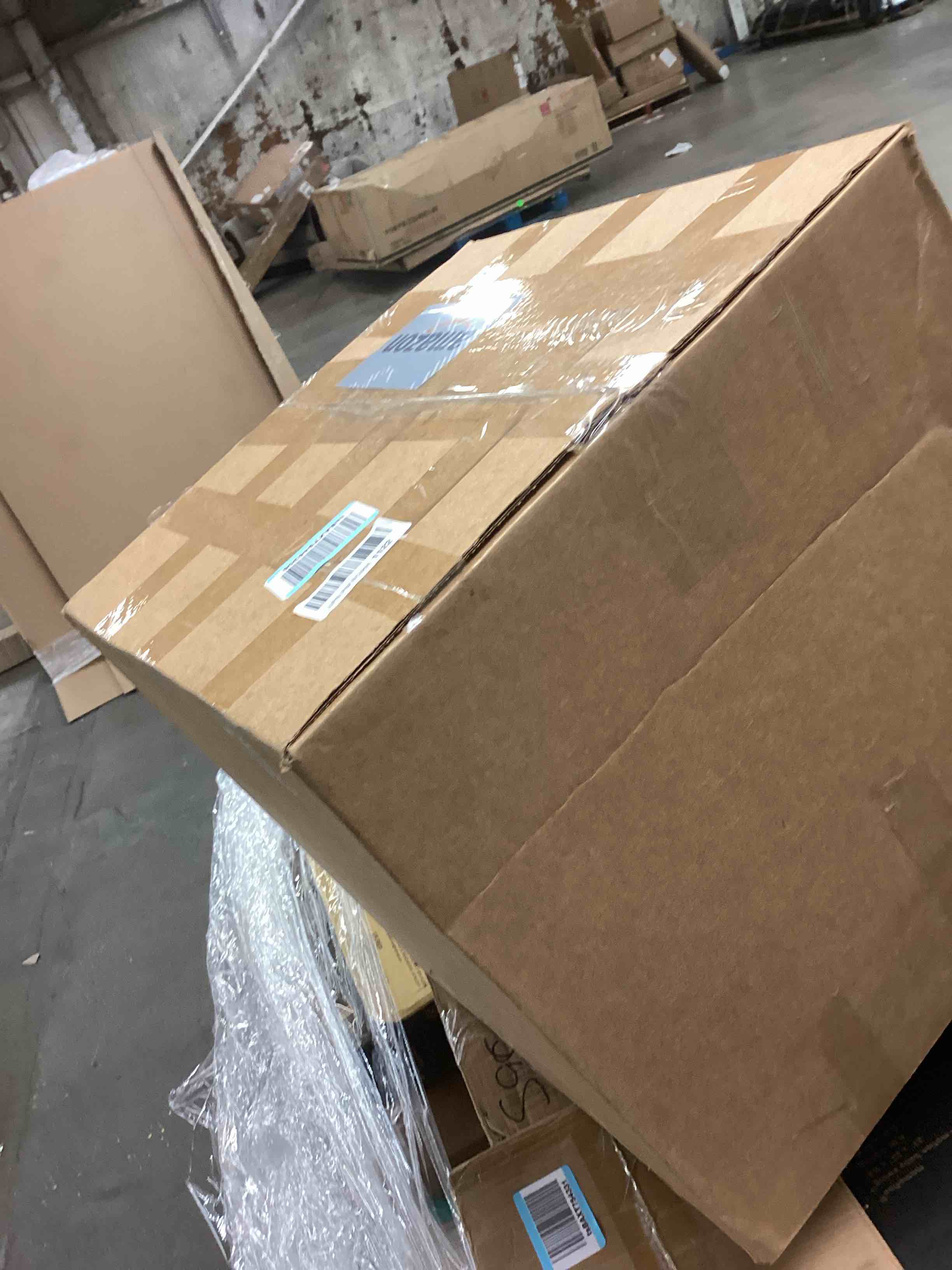 https://s3.amazonaws.com/lotting-images-prod/bidfta/RED6830101_1730401658771.jpeg