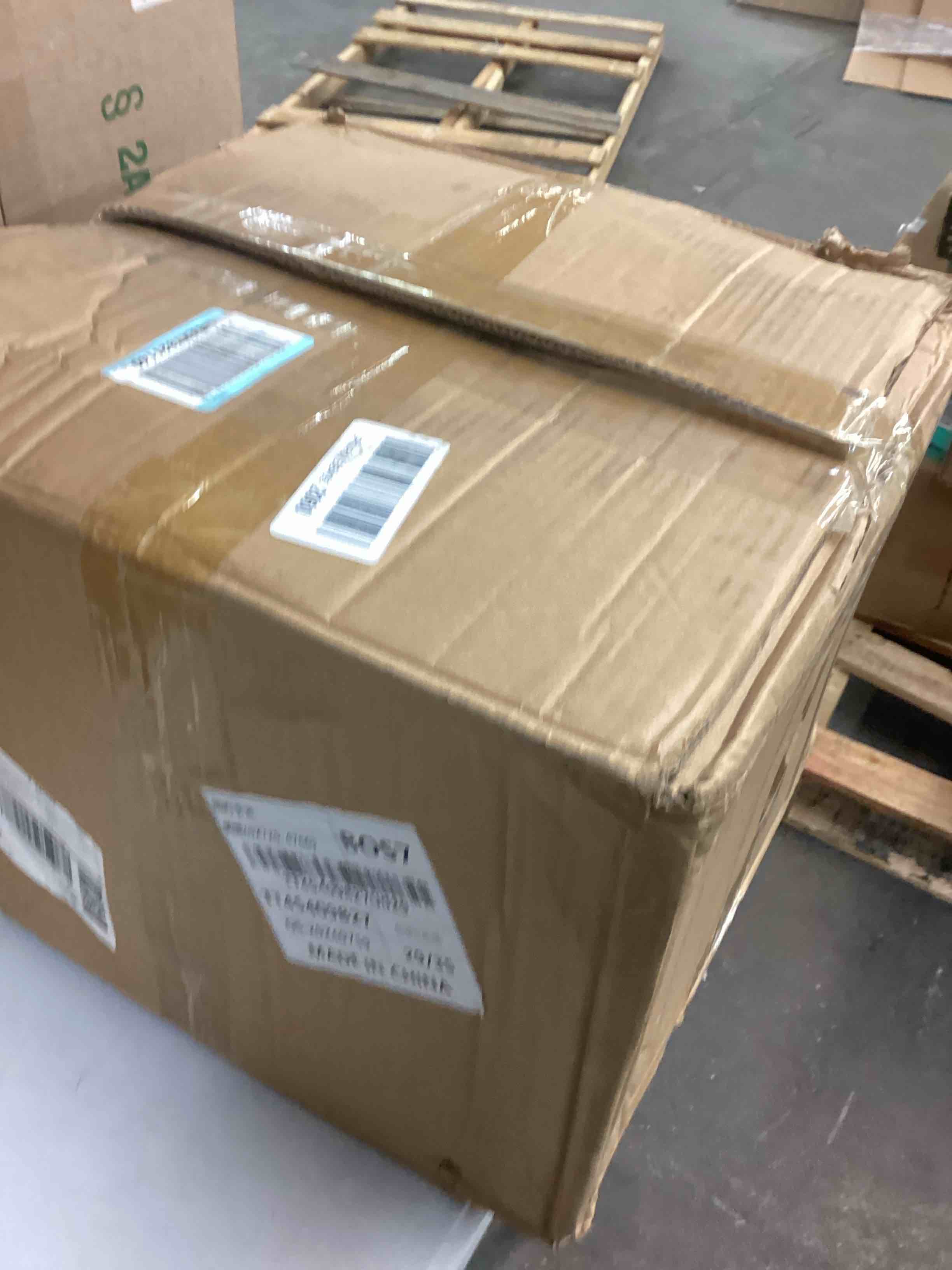 https://s3.amazonaws.com/lotting-images-prod/bidfta/RED6830108_1730405765895.jpeg