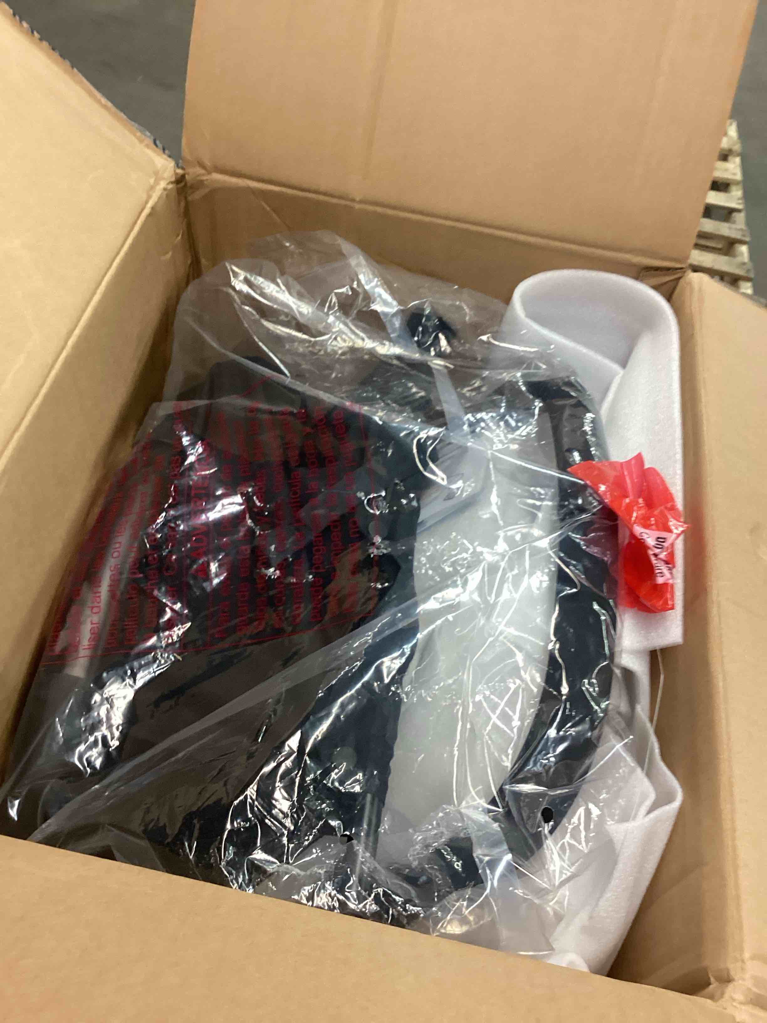 https://s3.amazonaws.com/lotting-images-prod/bidfta/RED6830120_1730408399706.jpeg