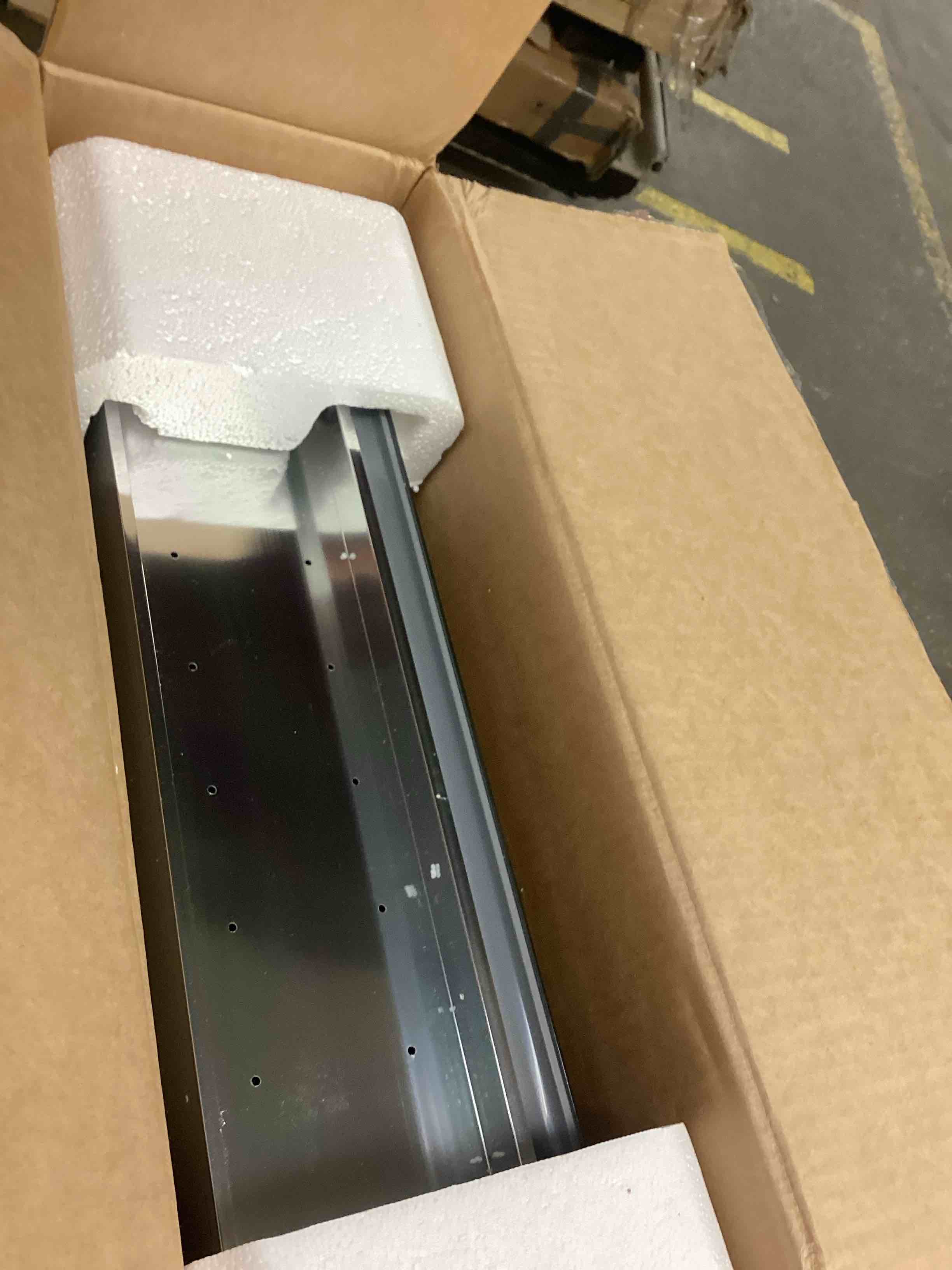 https://s3.amazonaws.com/lotting-images-prod/bidfta/RED6830123_1730410435929.jpeg