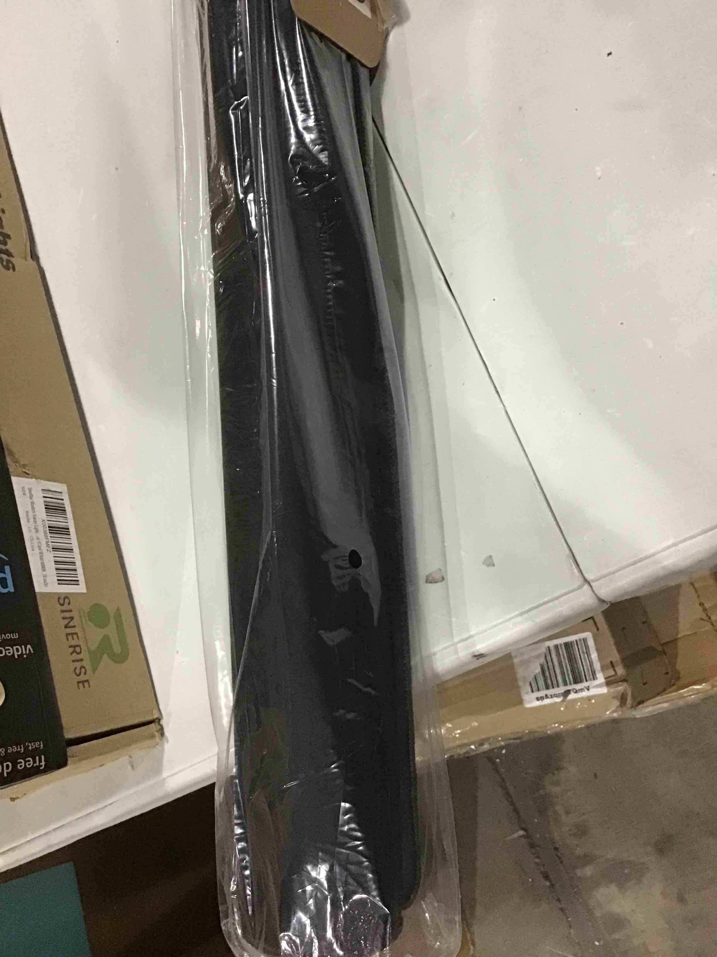 https://s3.amazonaws.com/lotting-images-prod/bidfta/RED6831689_1730223423888.jpeg