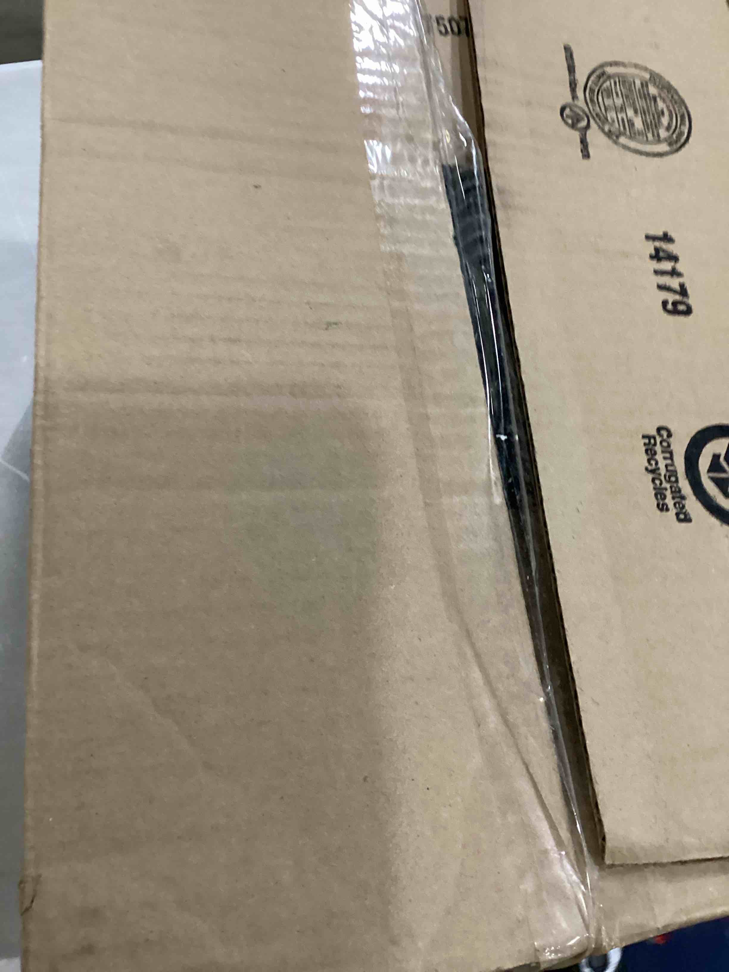 https://s3.amazonaws.com/lotting-images-prod/bidfta/RED6833233_1730743387347.jpeg