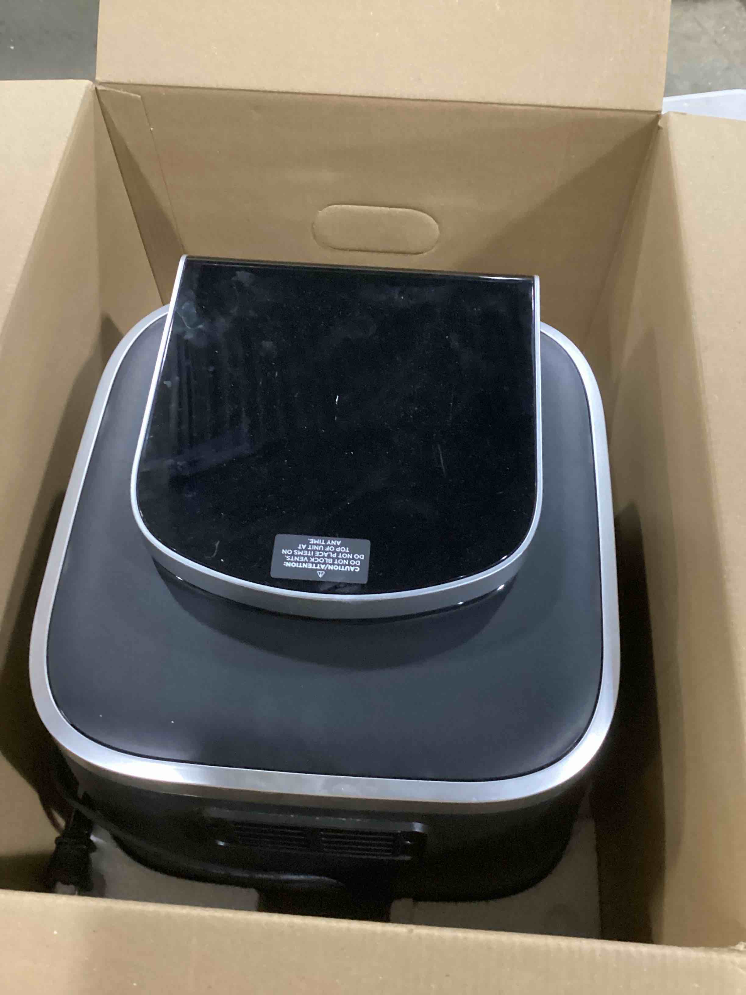 https://s3.amazonaws.com/lotting-images-prod/bidfta/RED6833487_1730909861641.jpeg