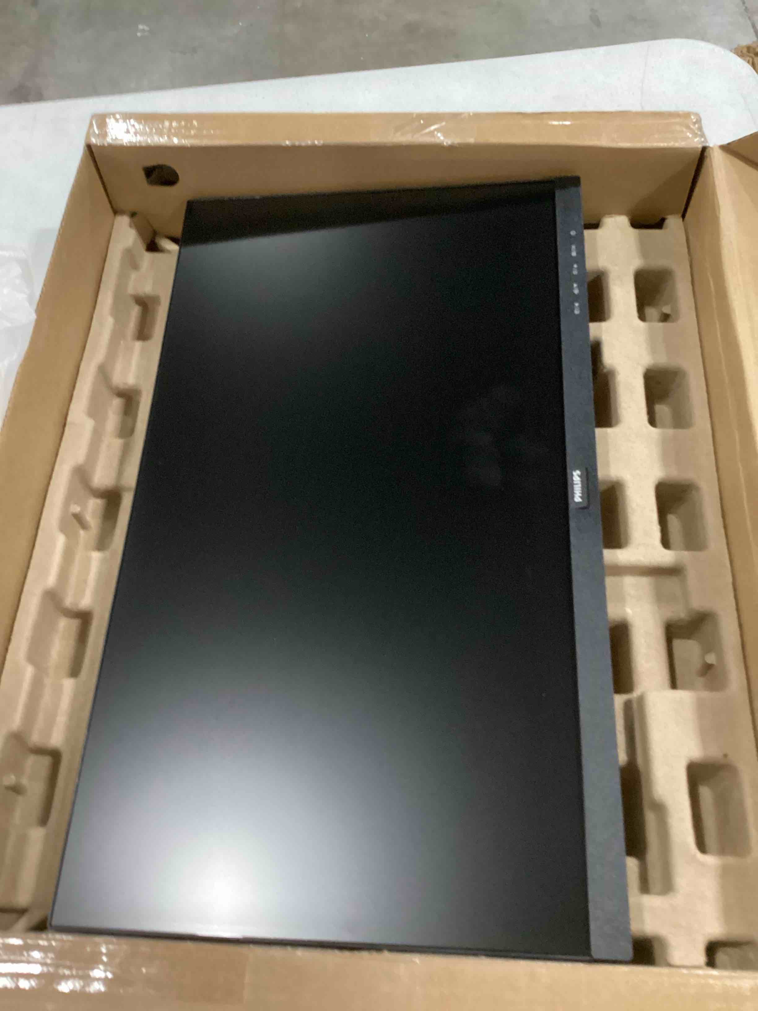 https://s3.amazonaws.com/lotting-images-prod/bidfta/RED6834283_1732207474761.jpeg