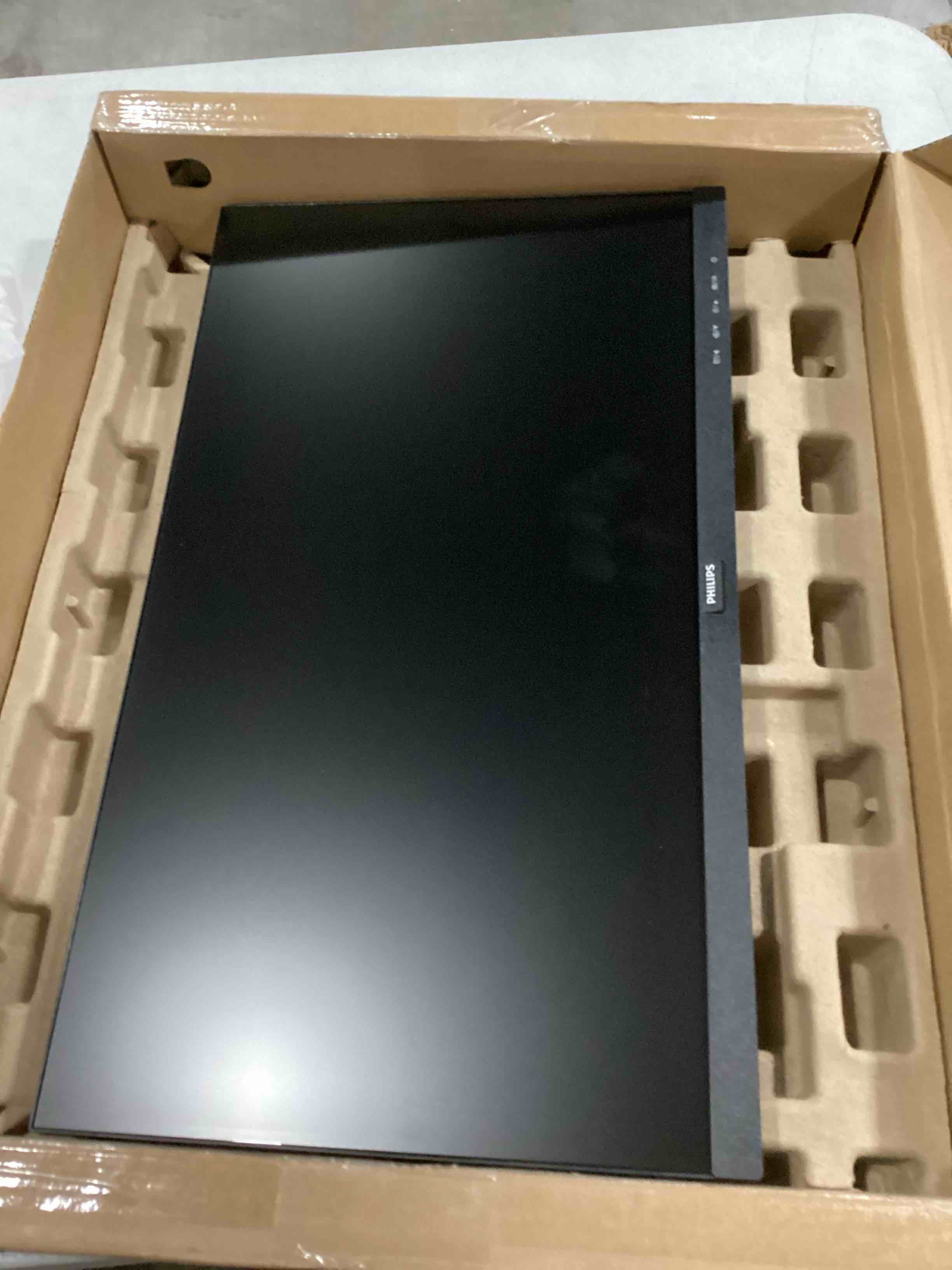 https://s3.amazonaws.com/lotting-images-prod/bidfta/RED6834283_1732207475580.jpeg