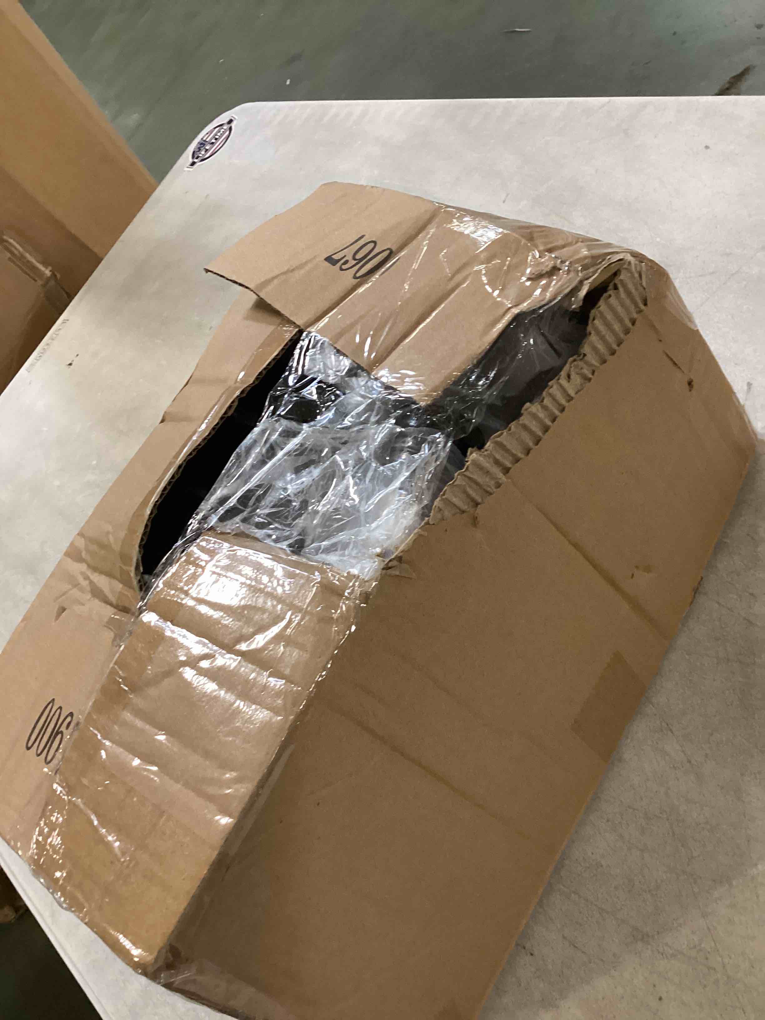 https://s3.amazonaws.com/lotting-images-prod/bidfta/RED6836449_1721754564602.jpeg