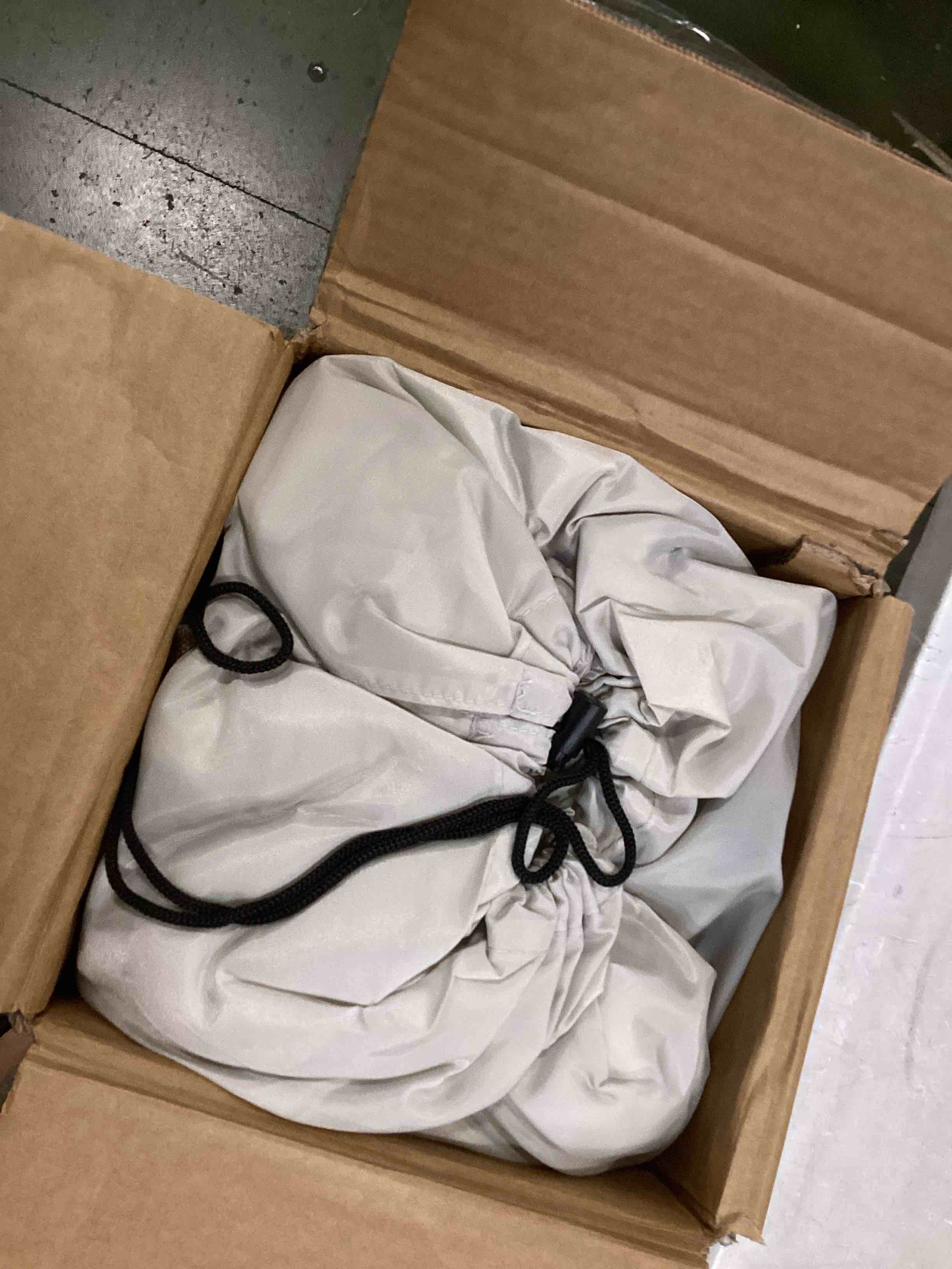https://s3.amazonaws.com/lotting-images-prod/bidfta/RED6837714_1721825212696.jpeg