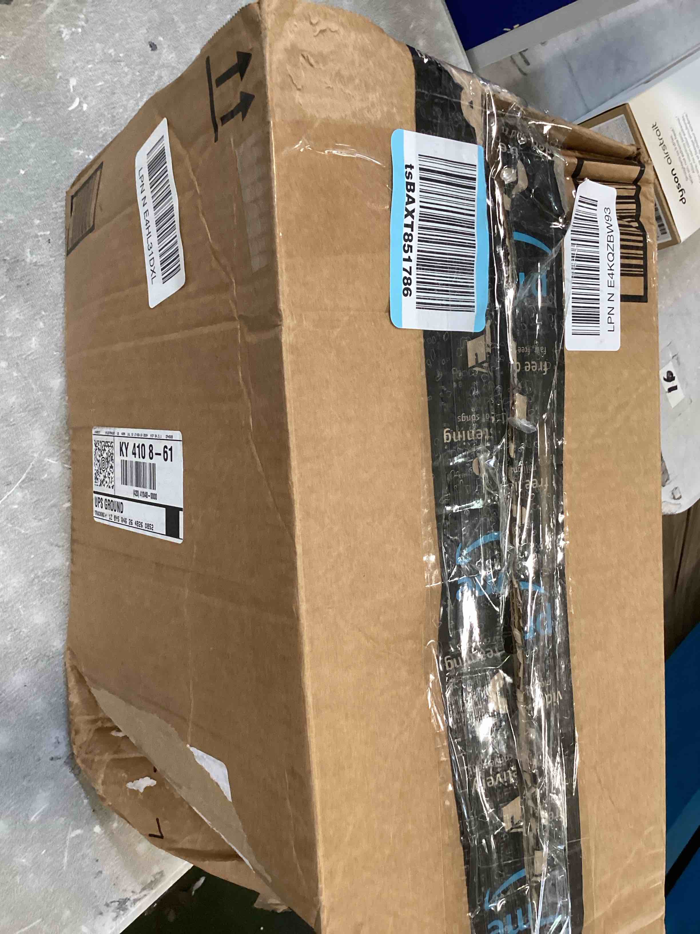 https://s3.amazonaws.com/lotting-images-prod/bidfta/RED6838065_1721921287923.jpeg