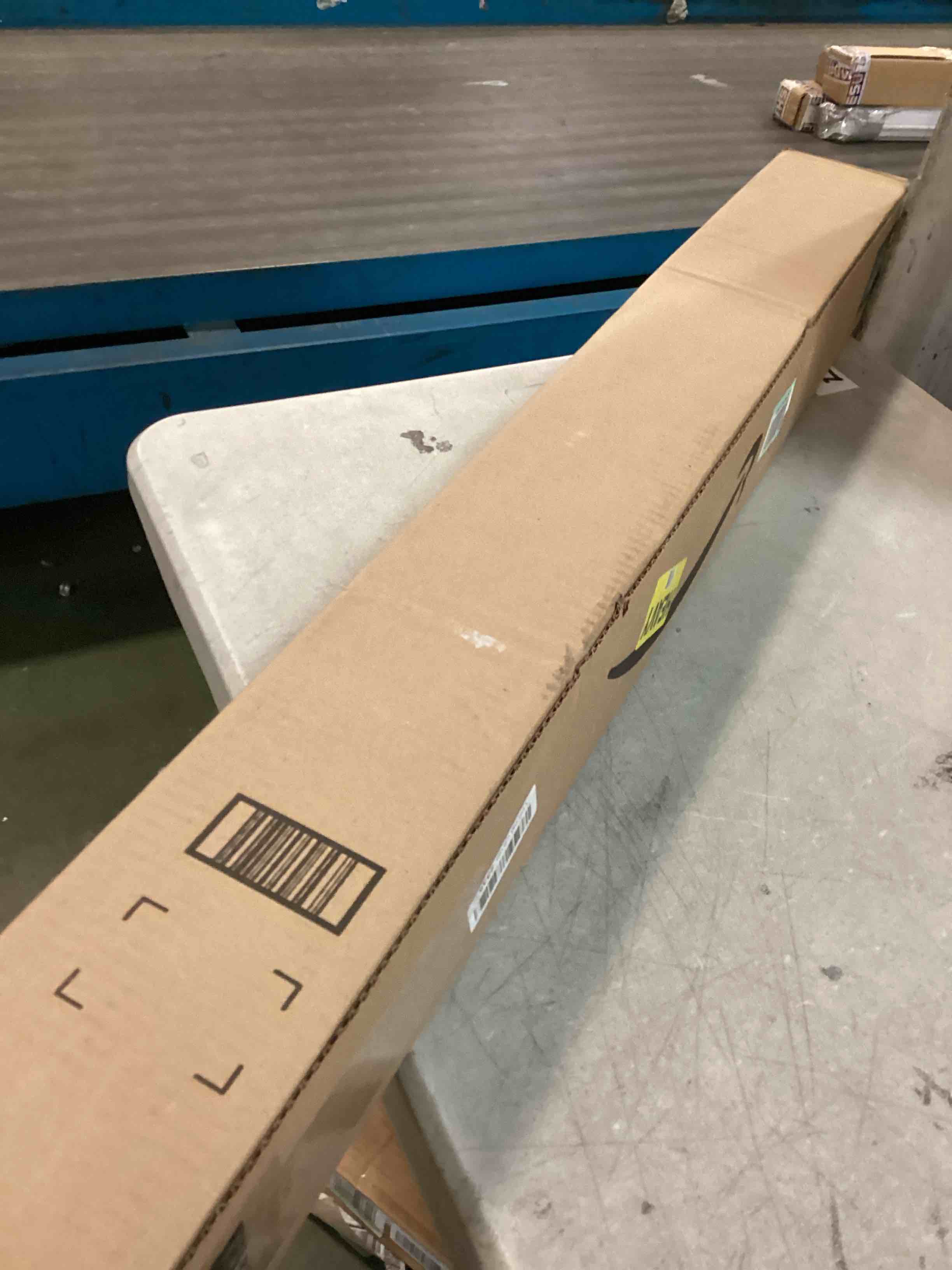 https://s3.amazonaws.com/lotting-images-prod/bidfta/RED6838799_1722092021974.jpeg