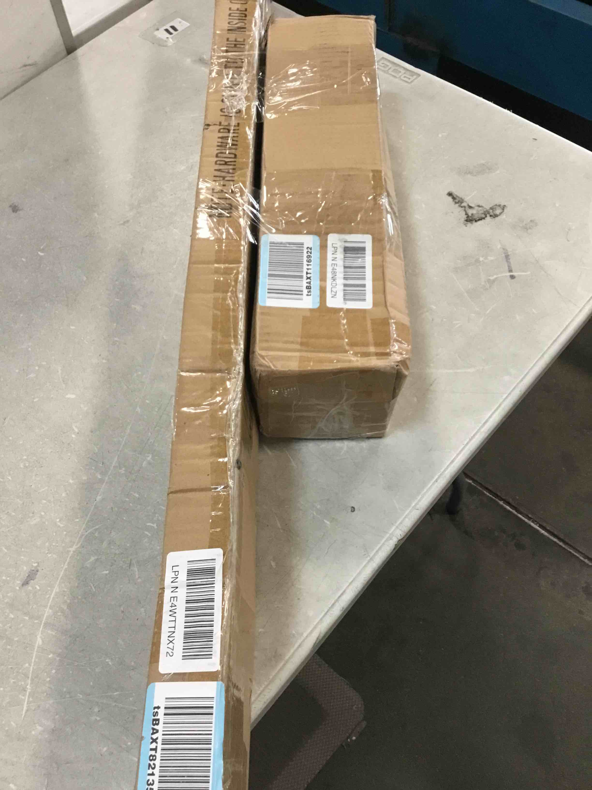 https://s3.amazonaws.com/lotting-images-prod/bidfta/RED6839368_1722032076787.jpeg