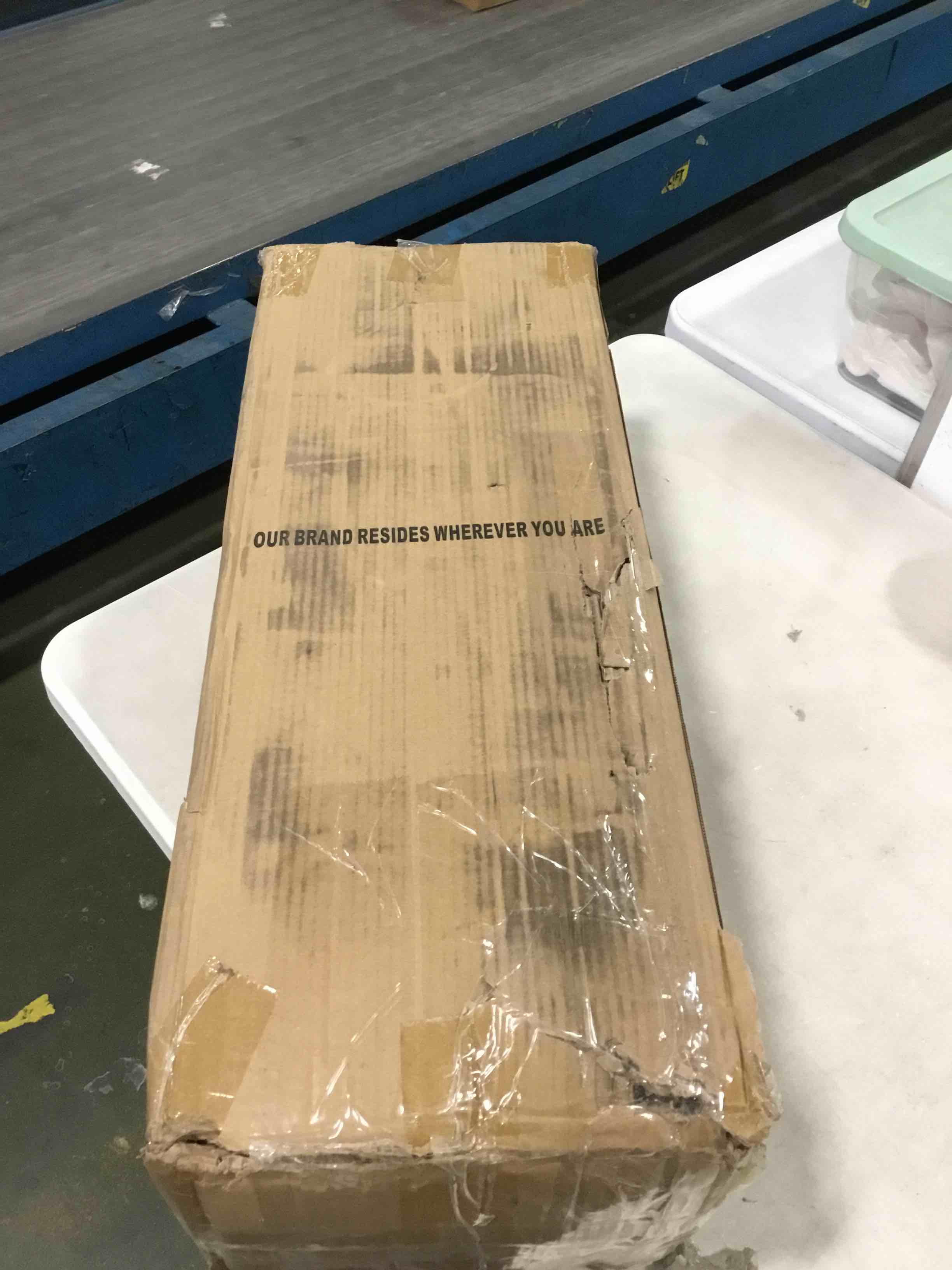 https://s3.amazonaws.com/lotting-images-prod/bidfta/RED6840153_1726798342705.jpeg