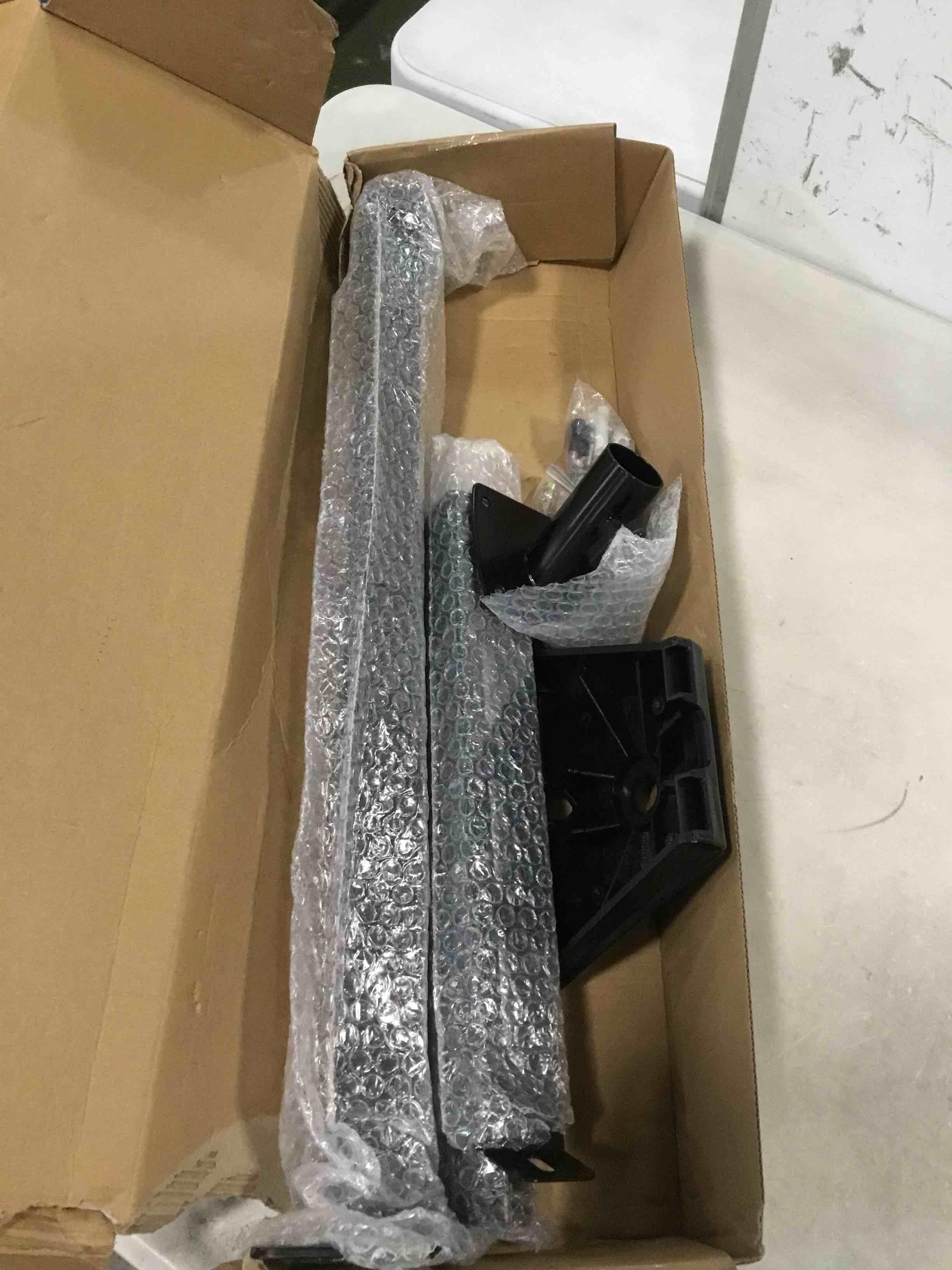 https://s3.amazonaws.com/lotting-images-prod/bidfta/RED6840199_1726869384353.jpeg