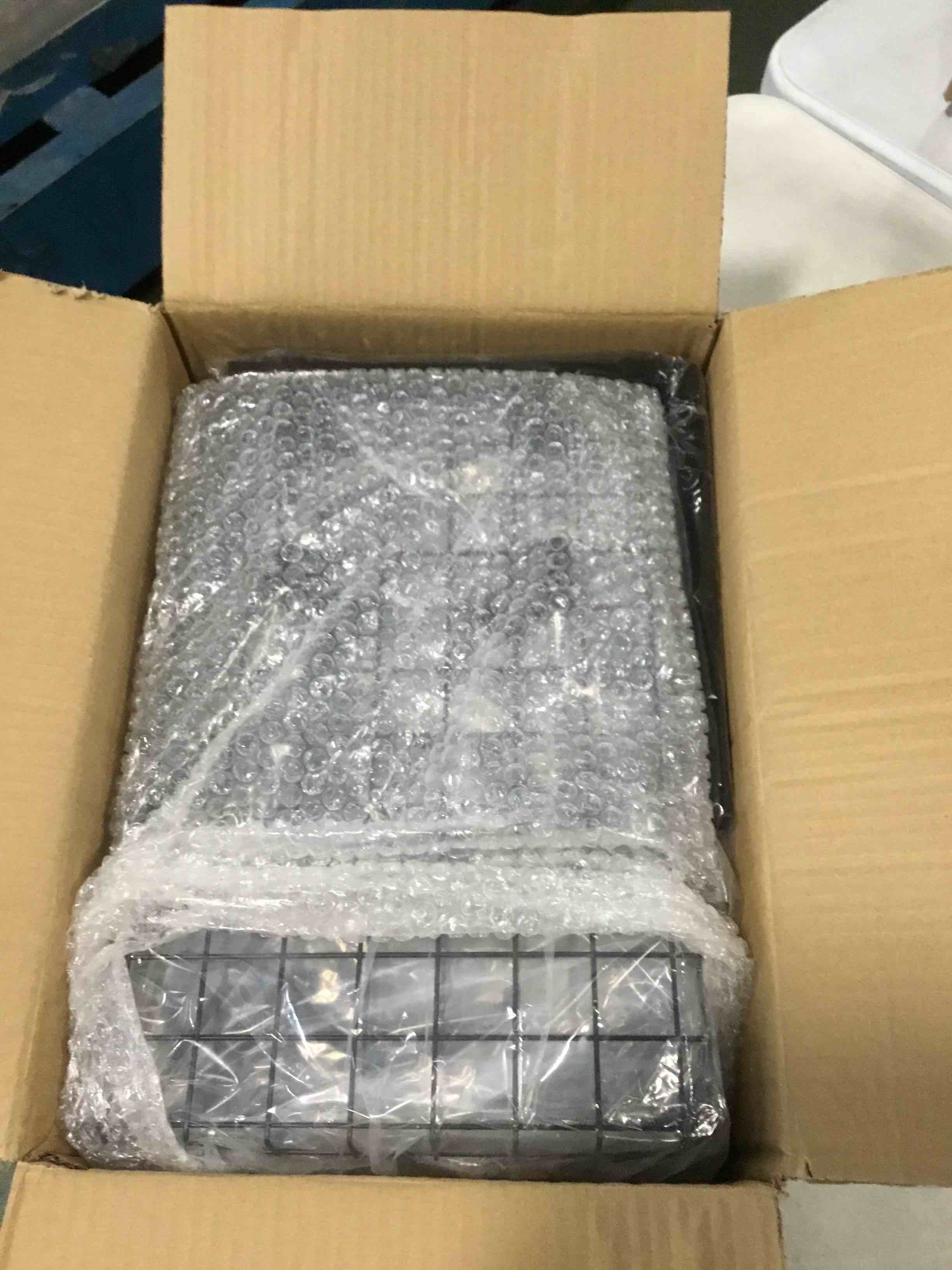 https://s3.amazonaws.com/lotting-images-prod/bidfta/RED6840234_1726876176877.jpeg