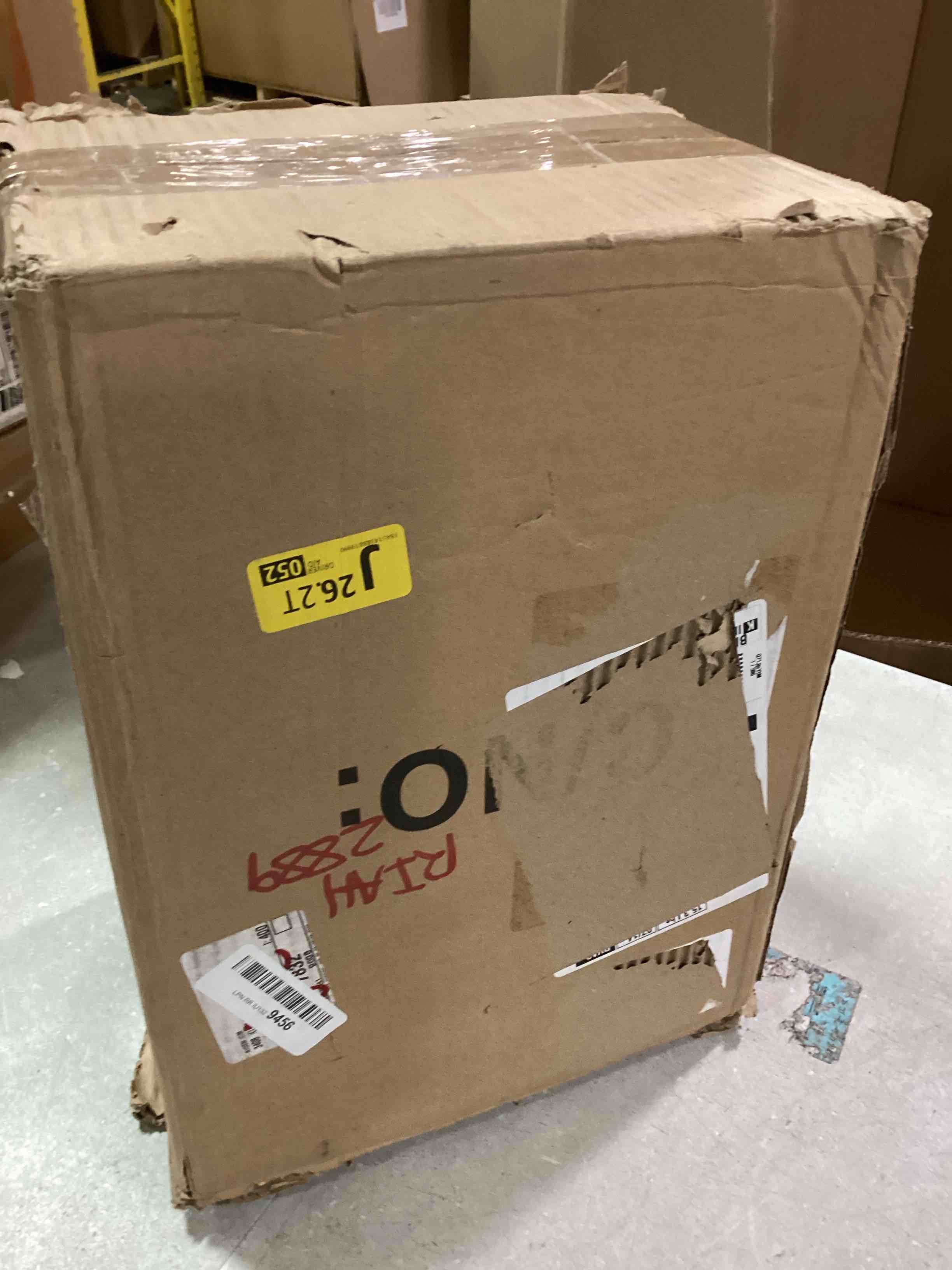 https://s3.amazonaws.com/lotting-images-prod/bidfta/RED6840468_1721857225158.jpeg