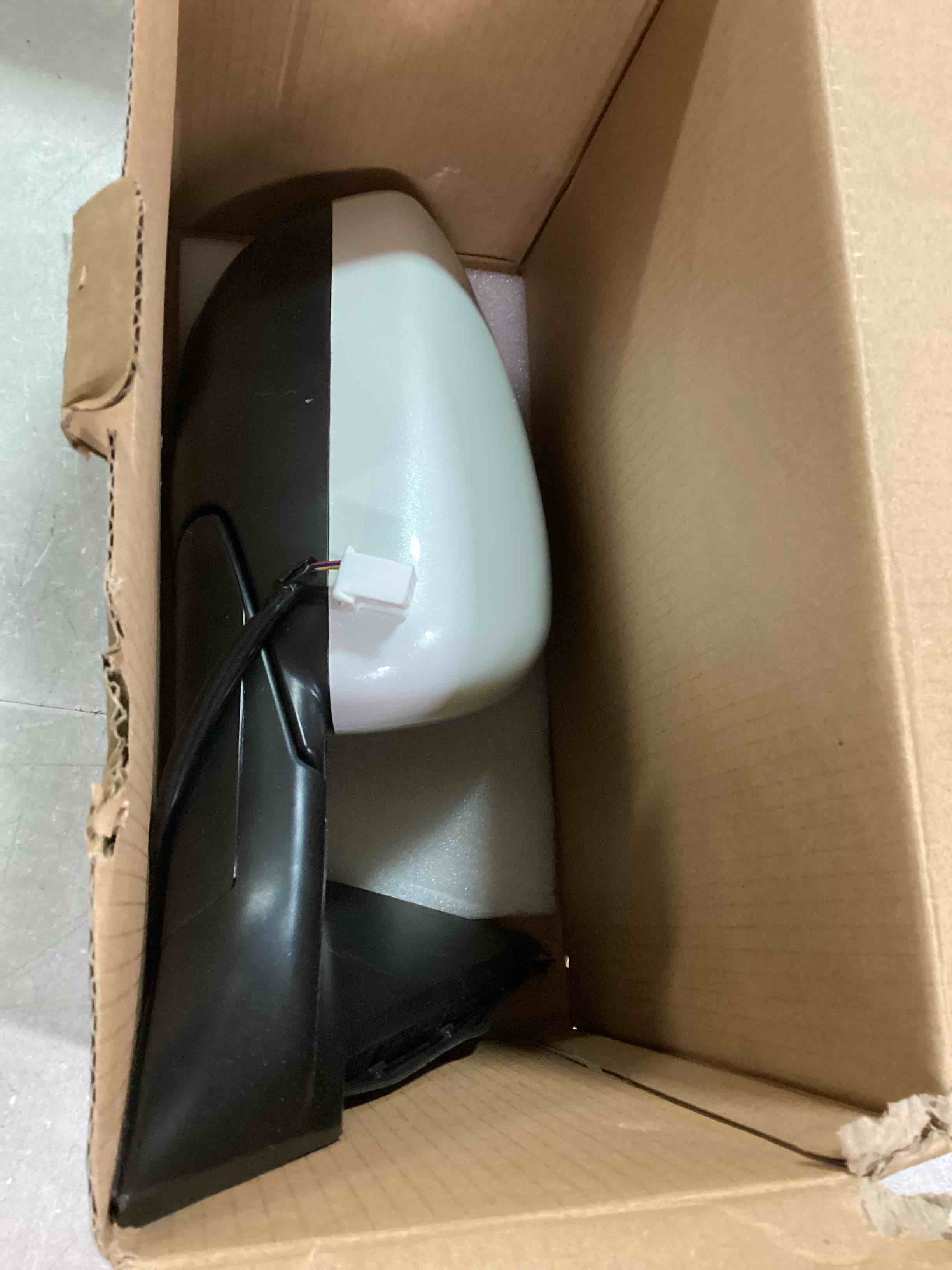 https://s3.amazonaws.com/lotting-images-prod/bidfta/RED6840492_1721859415674.jpeg