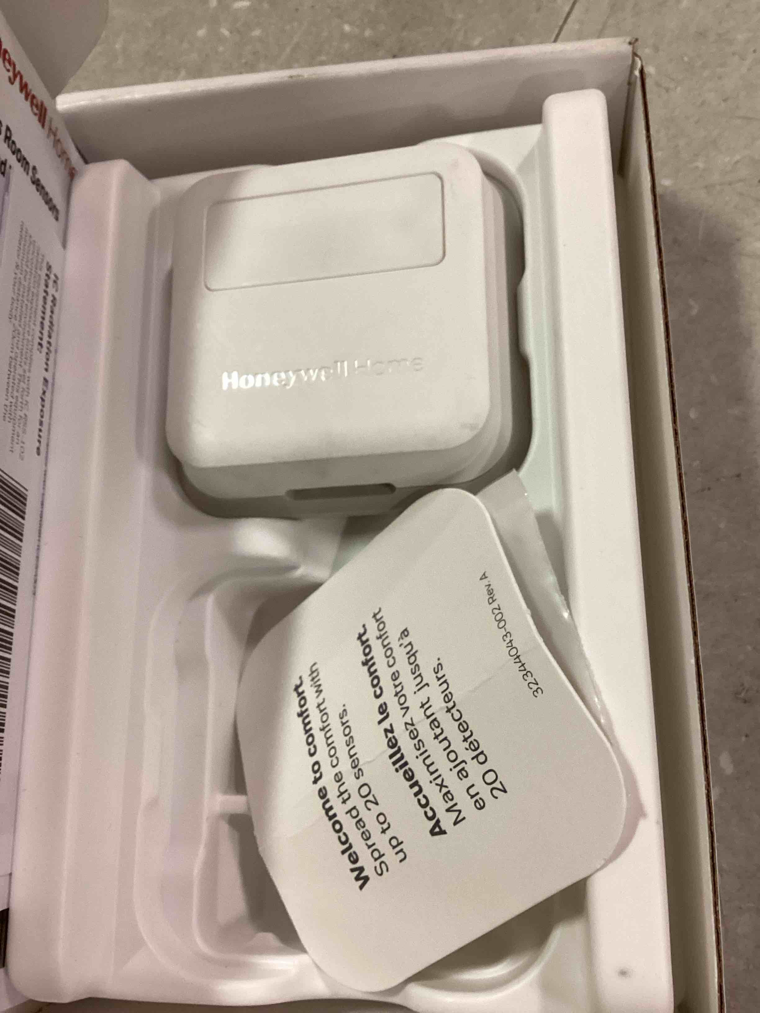 https://s3.amazonaws.com/lotting-images-prod/bidfta/RED6840663_1721879443839.jpeg