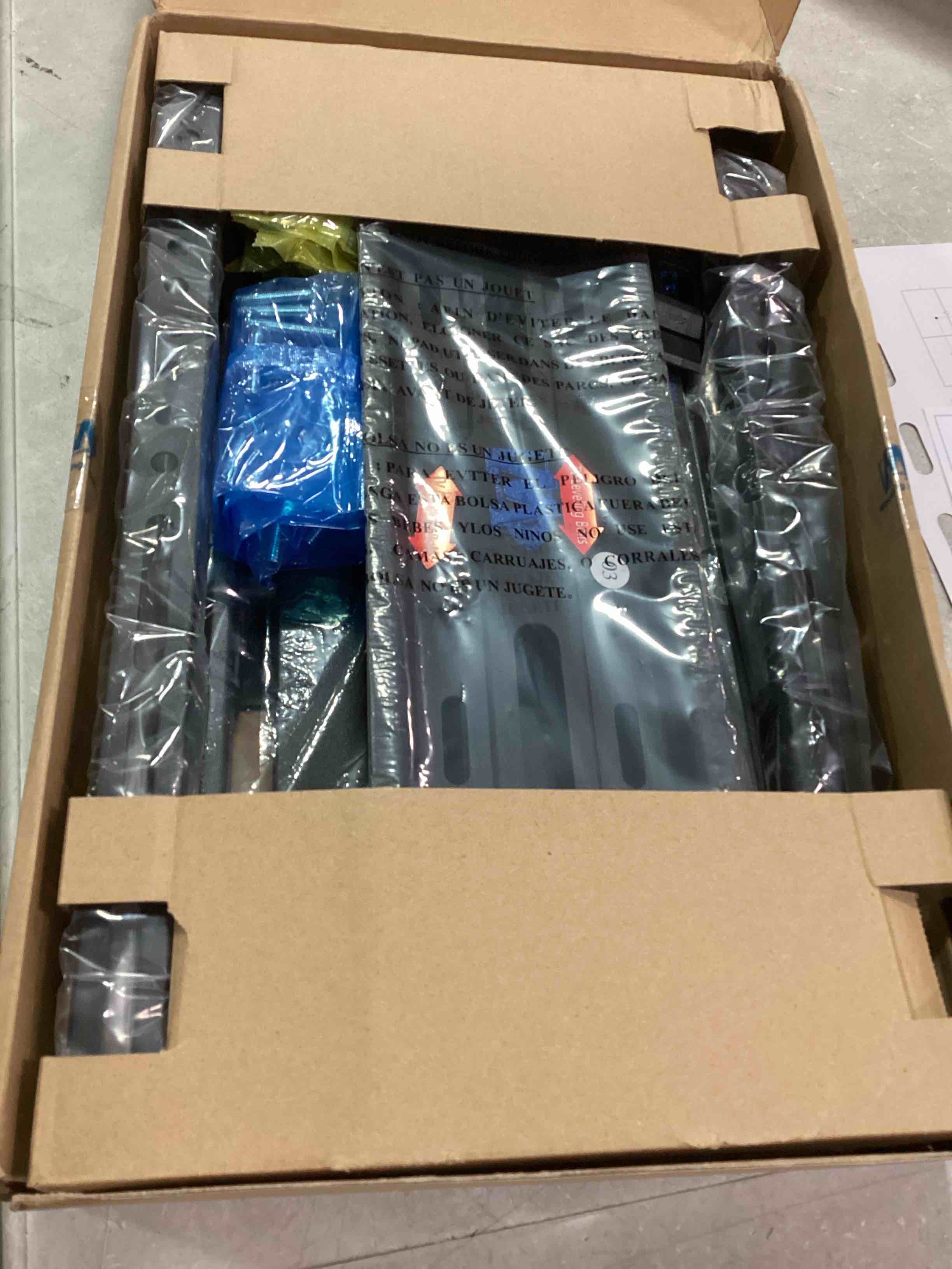 https://s3.amazonaws.com/lotting-images-prod/bidfta/RED6840703_1721882695129.jpeg