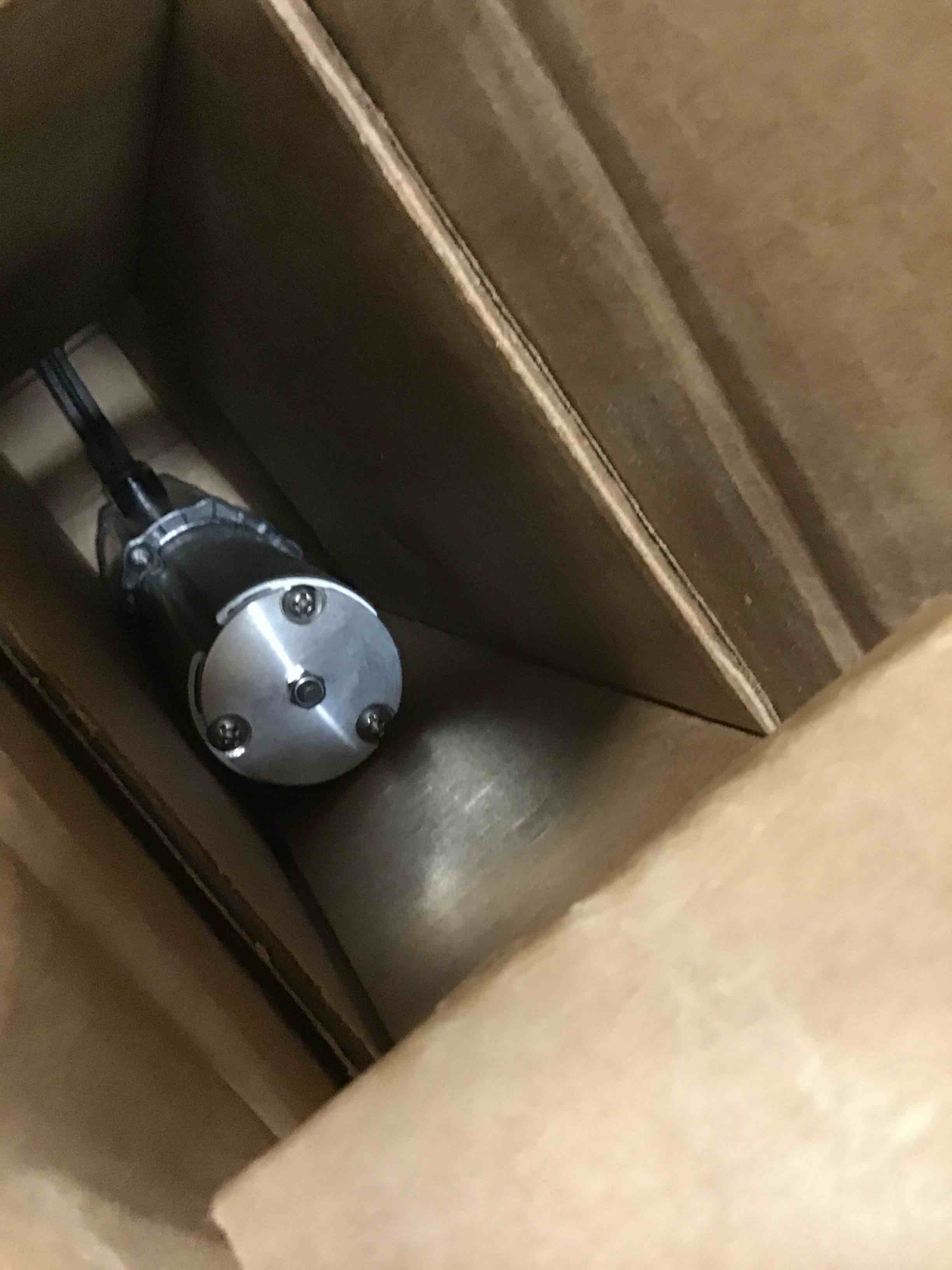 https://s3.amazonaws.com/lotting-images-prod/bidfta/RED6840940_1721994415637.jpeg