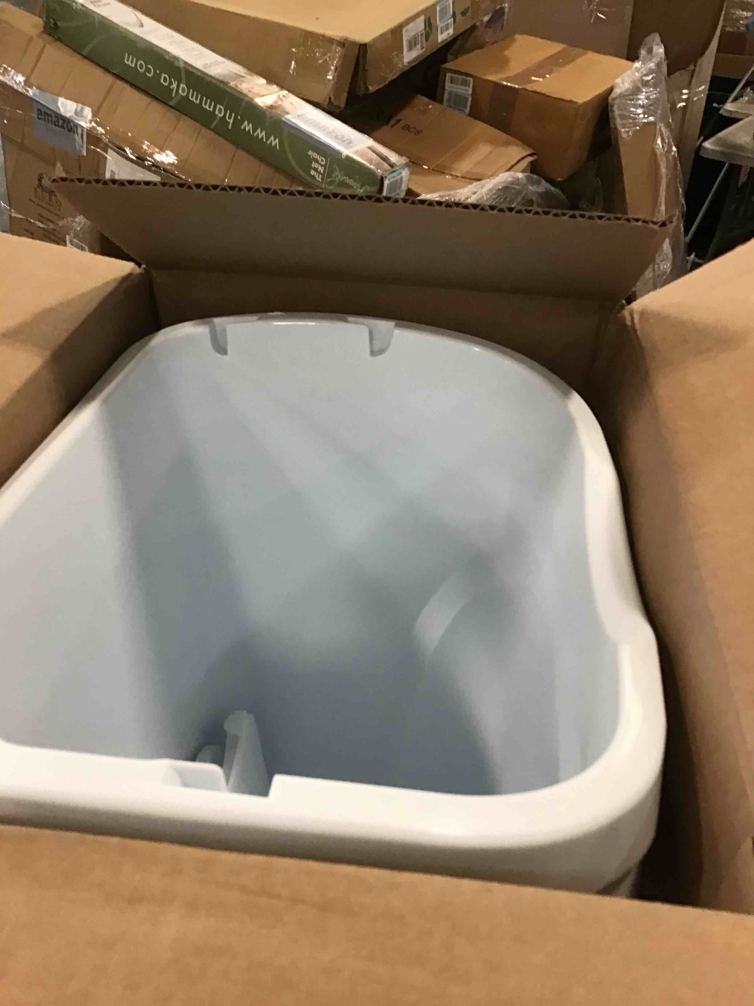 https://s3.amazonaws.com/lotting-images-prod/bidfta/RED6841332_1722257493911.jpeg