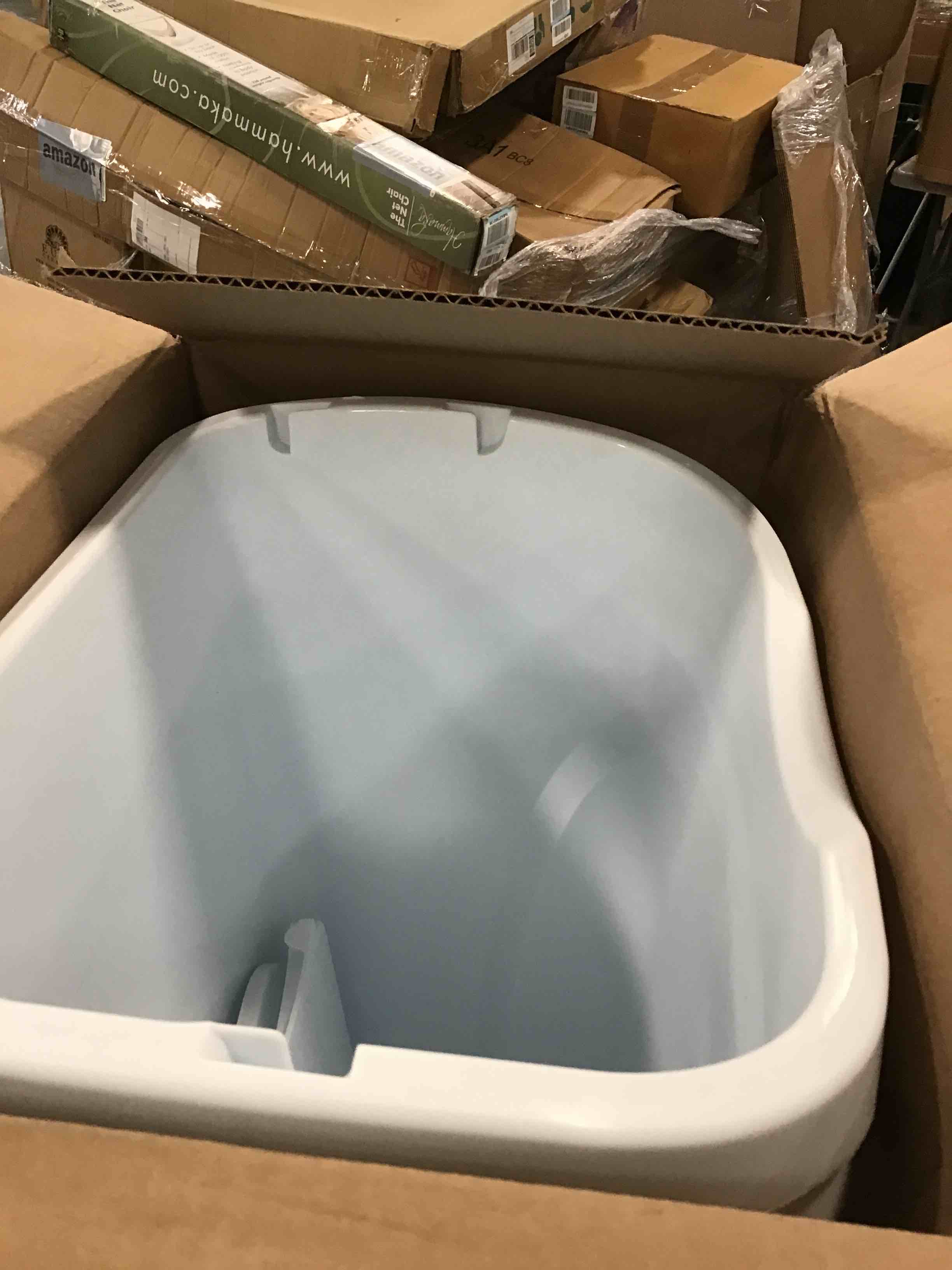 https://s3.amazonaws.com/lotting-images-prod/bidfta/RED6841332_1722257495088.jpeg