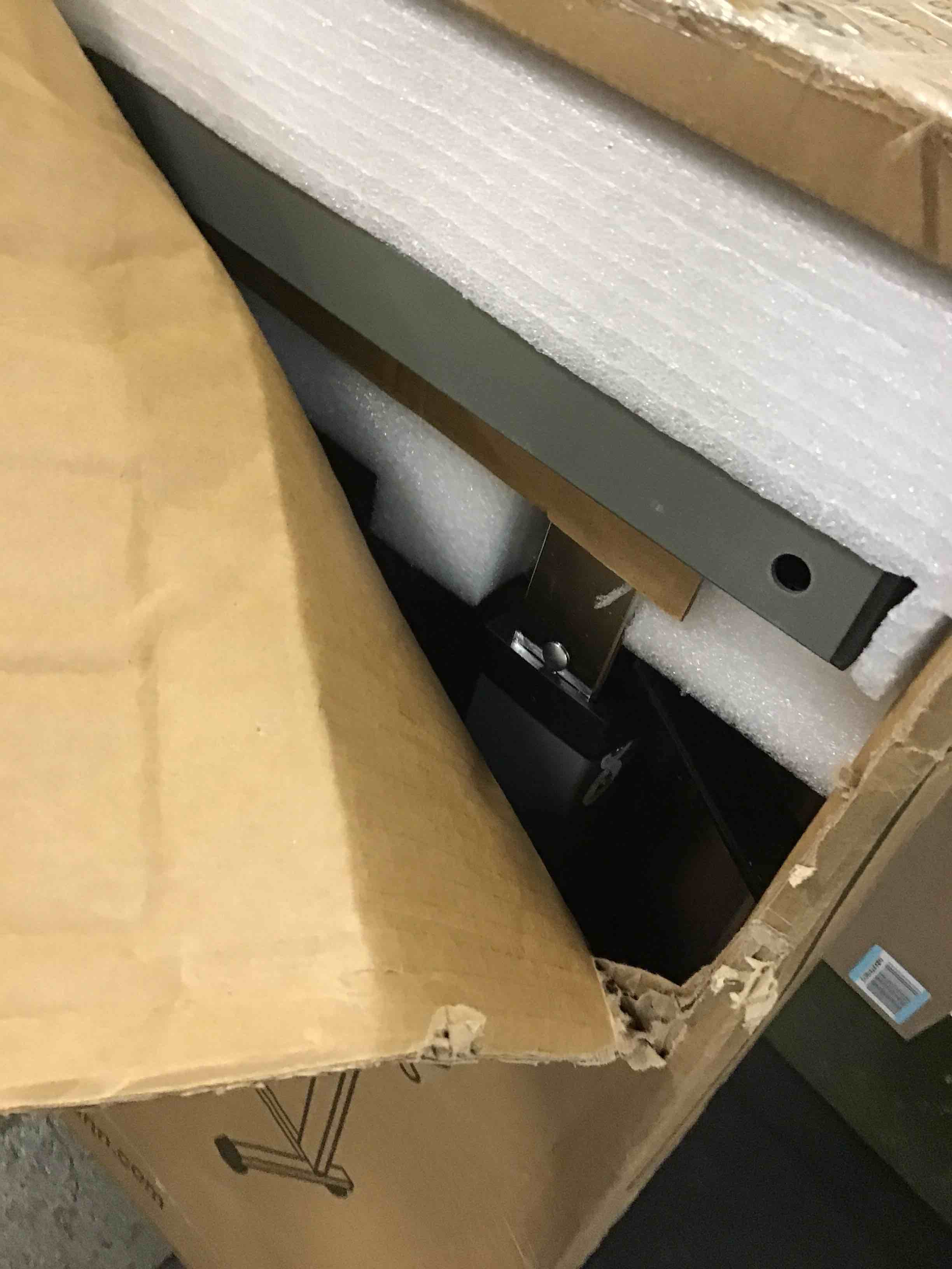 https://s3.amazonaws.com/lotting-images-prod/bidfta/RED6841433_1722269504670.jpeg