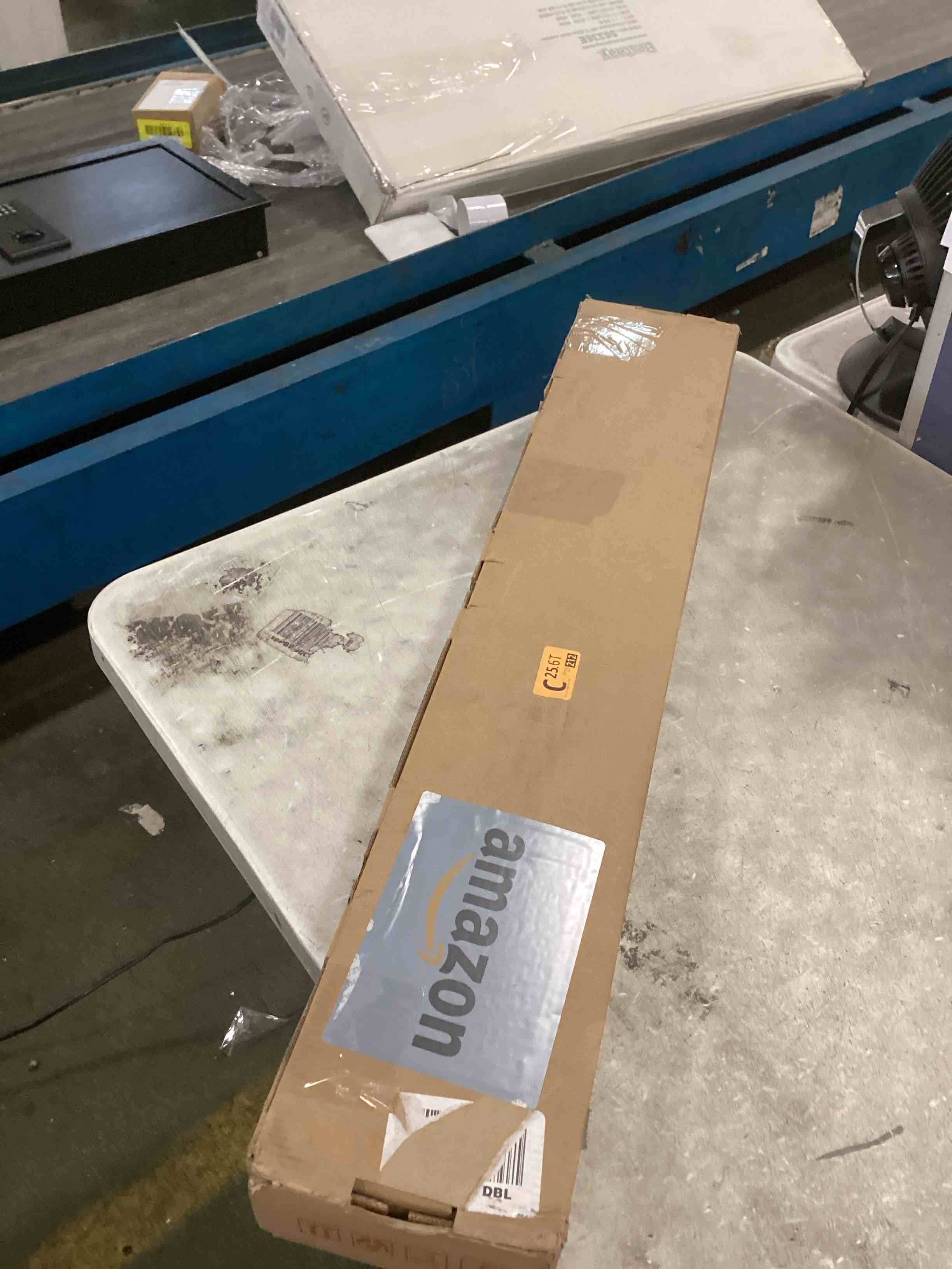 https://s3.amazonaws.com/lotting-images-prod/bidfta/RED6841863_1722525157853.jpeg